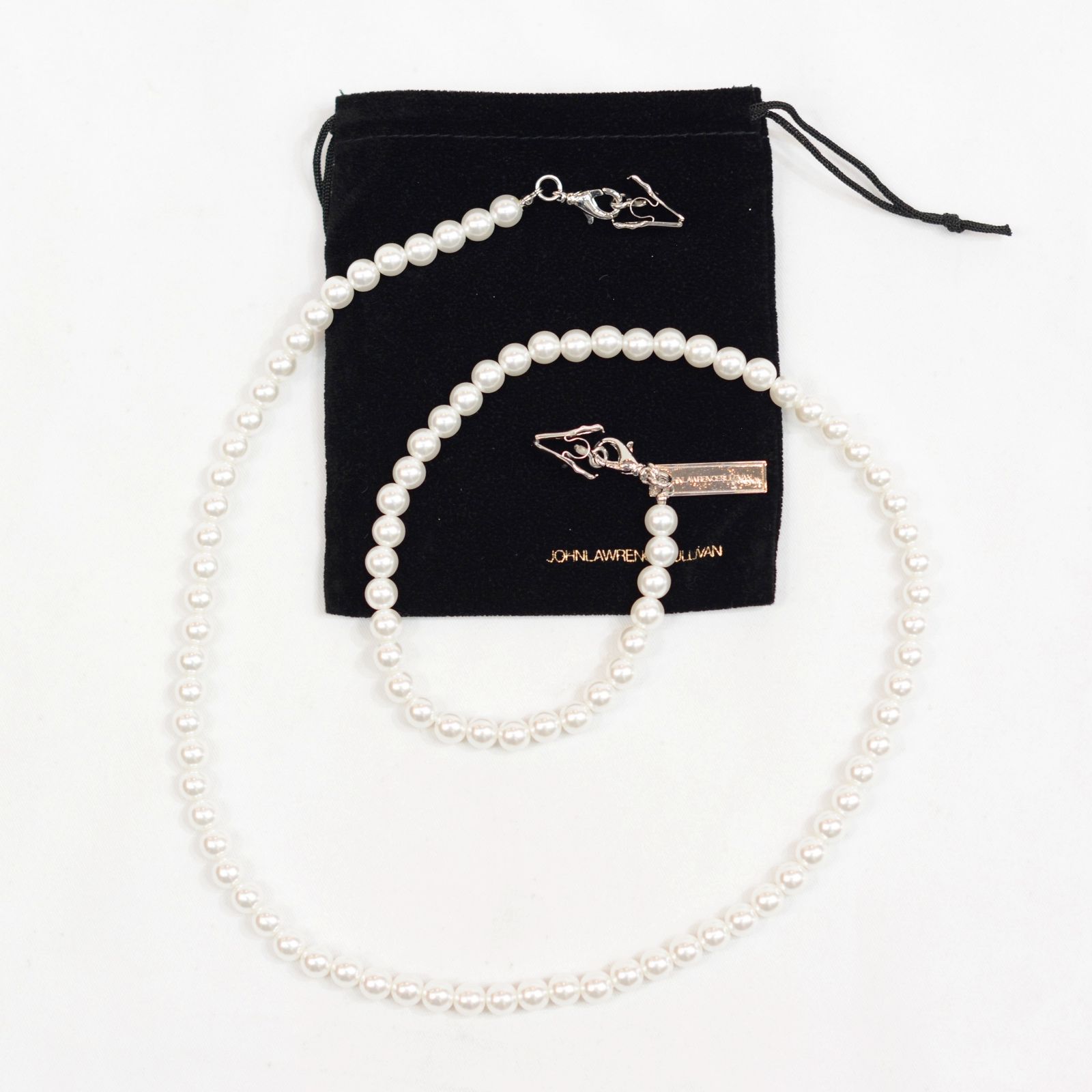 PEARL MASK HOLDER"