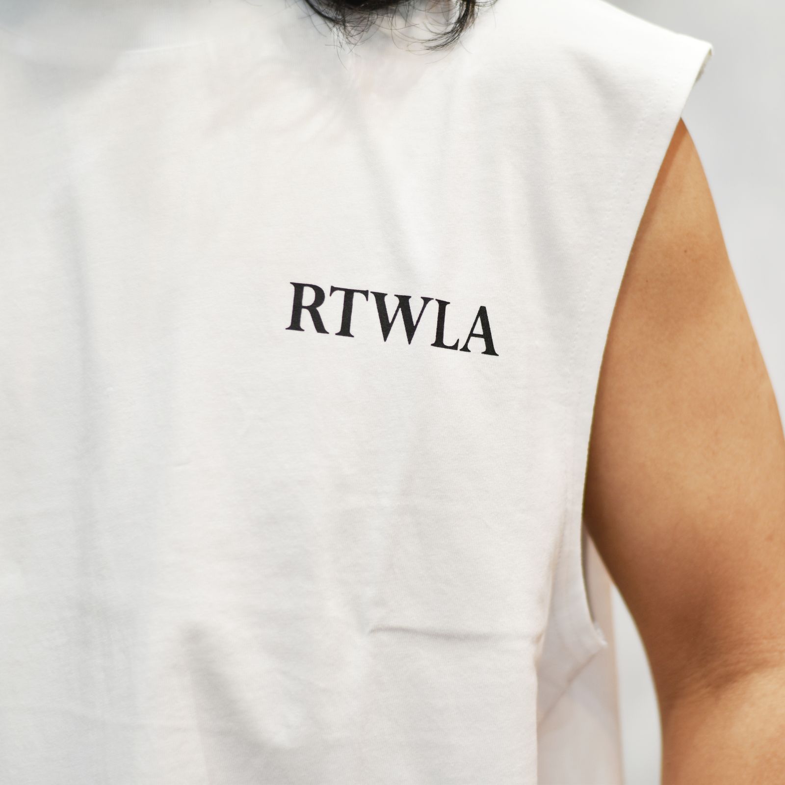 R9 RTWLA NOSLEEVE TEE （WHITE）｜ノースリーブ Tシャツ｜RW26S0624