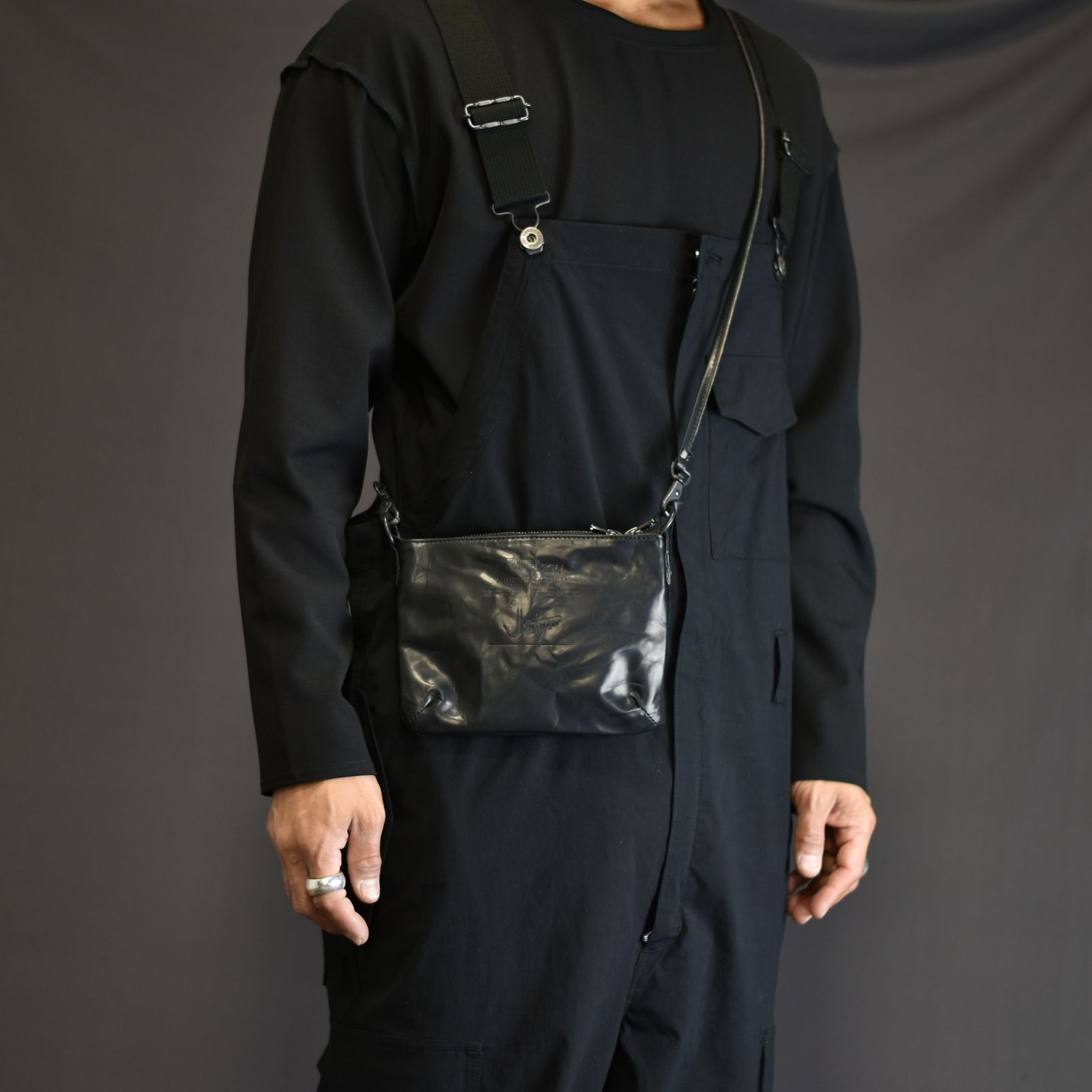GUIDI カーフ鏡面仕上げ 限定サコッシュ （ブラック）
