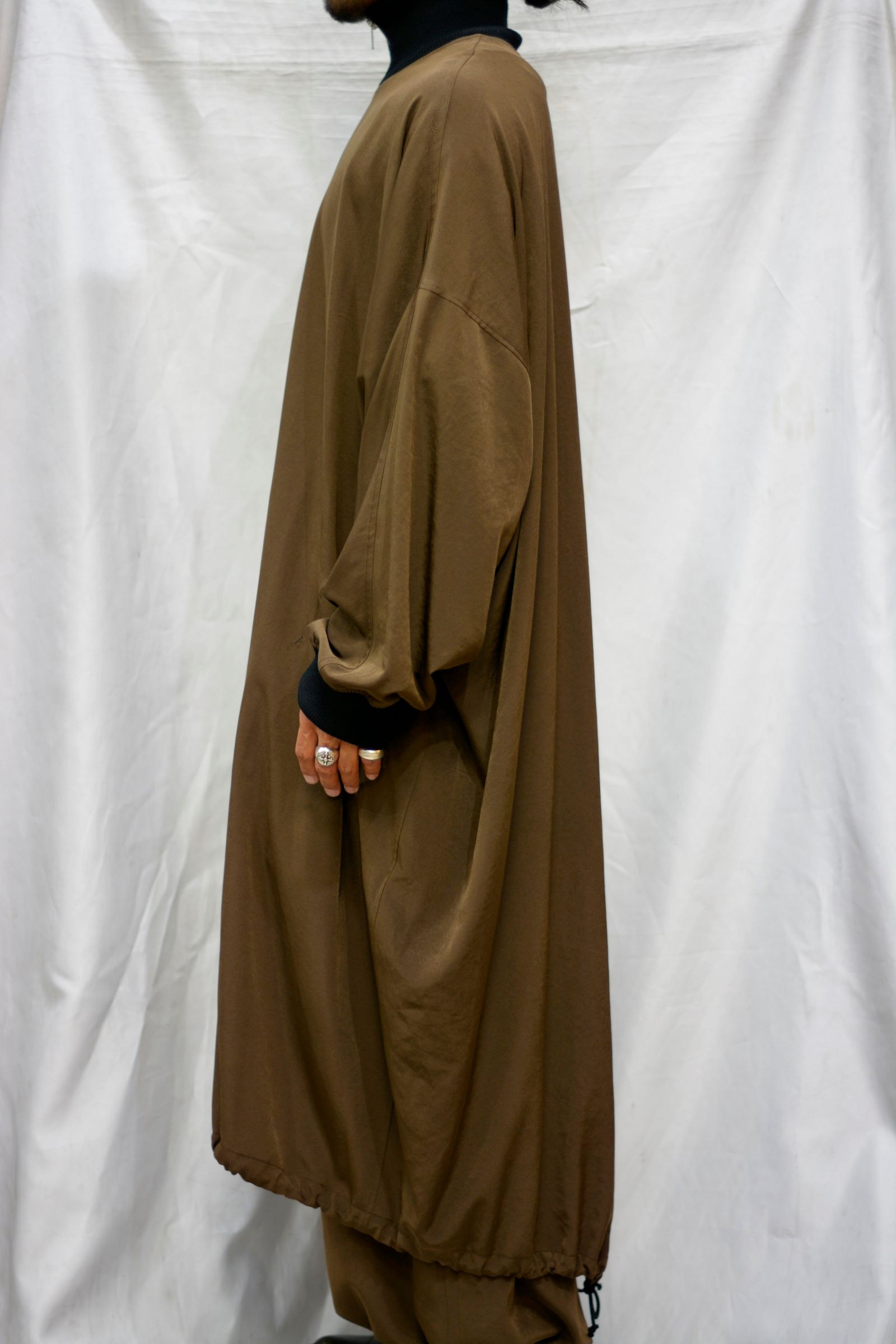 Dolman sleeve rib