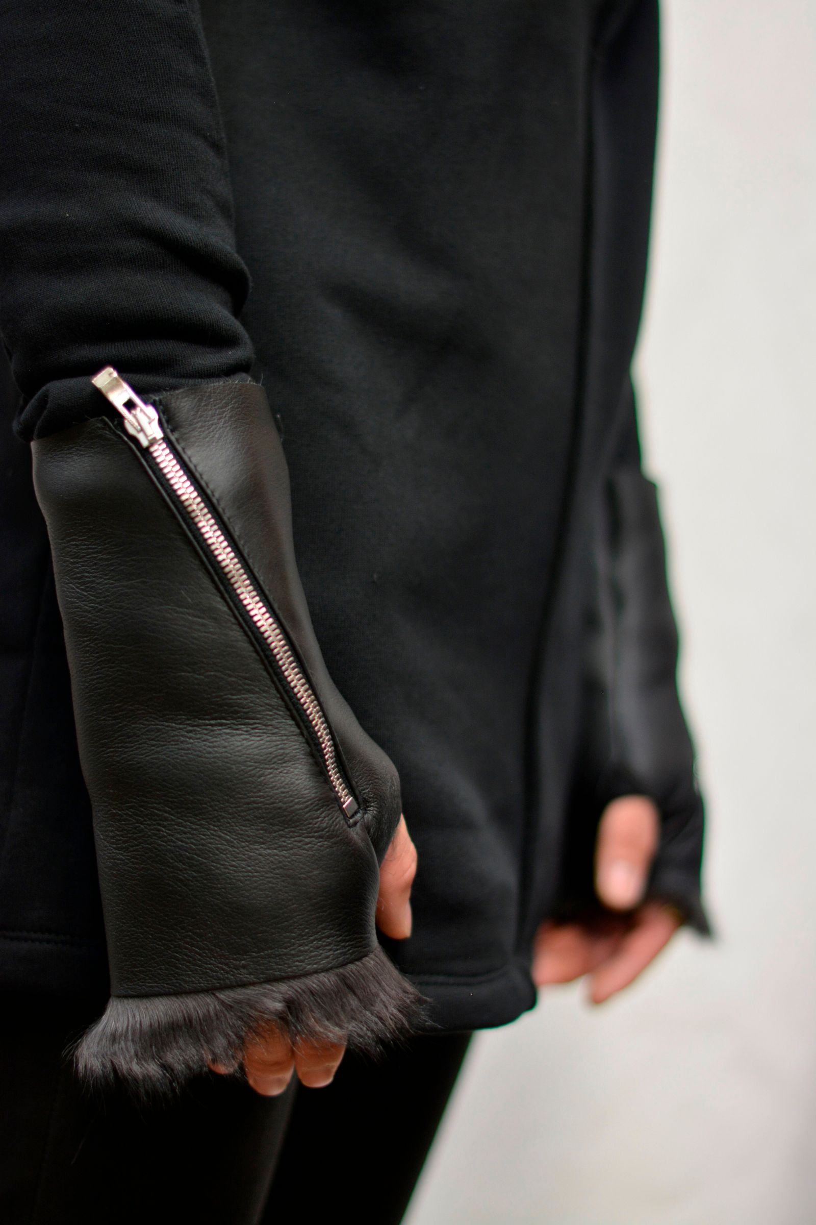 "SHEEP SHEARLING GLOVE SPAIRAL ZIP