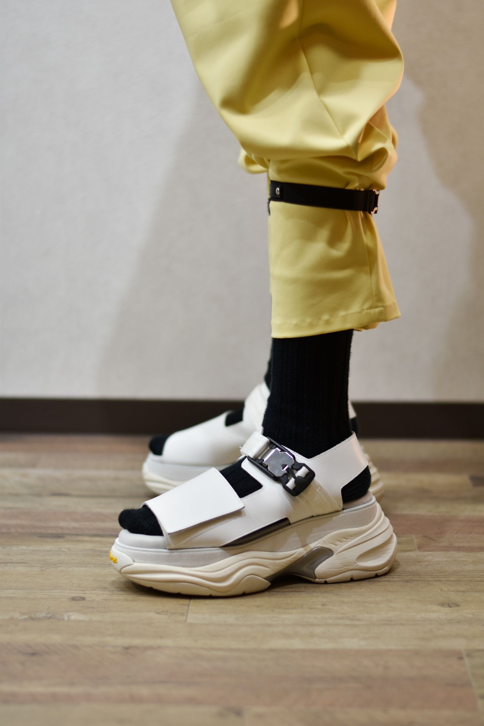 マグネットバックルシューサンダル / LB22SS-SHOES01 (WHITE)