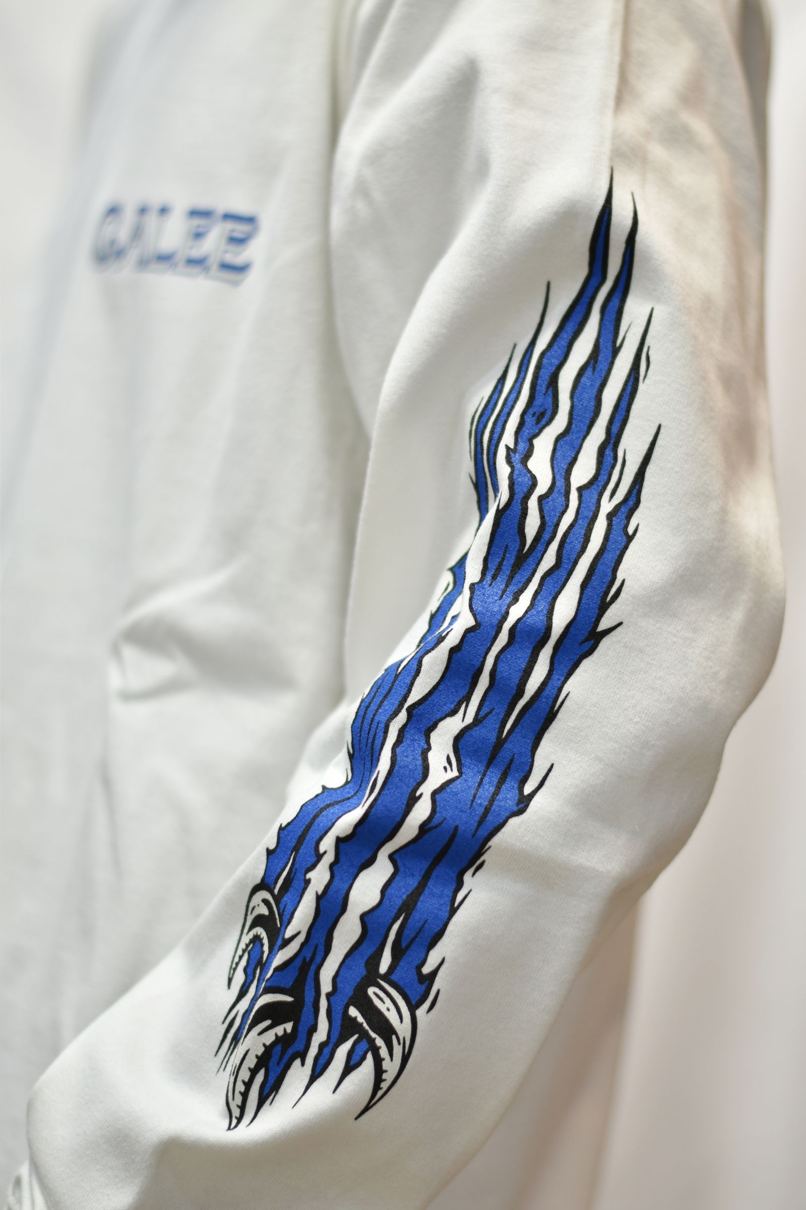 MULTI PRINT L/S TEE (WHITE)