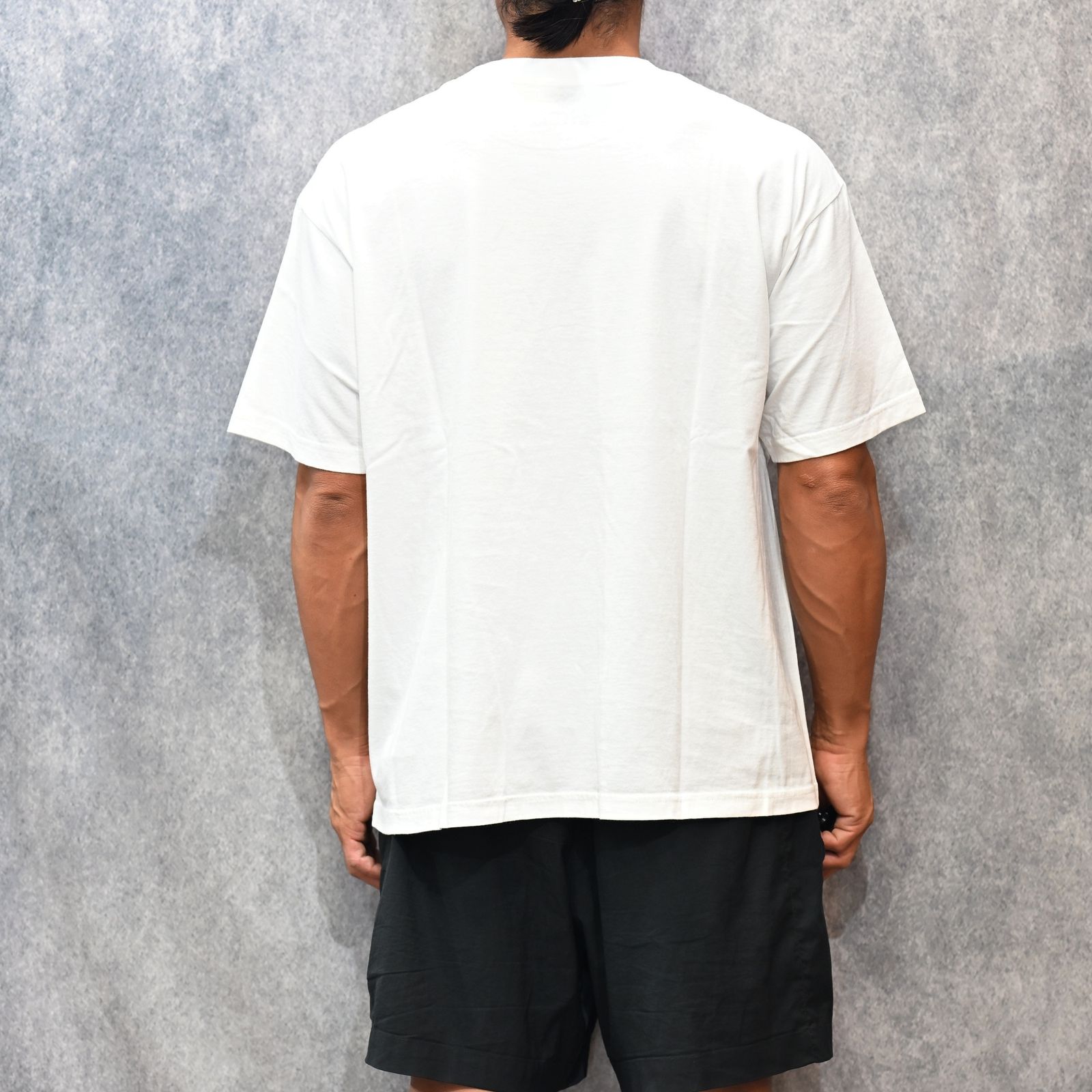 Stie-lo × Irina.L "Presley" T-SH （WHITE） / プリントTシャツ （ホワイト） 25MND-STL009