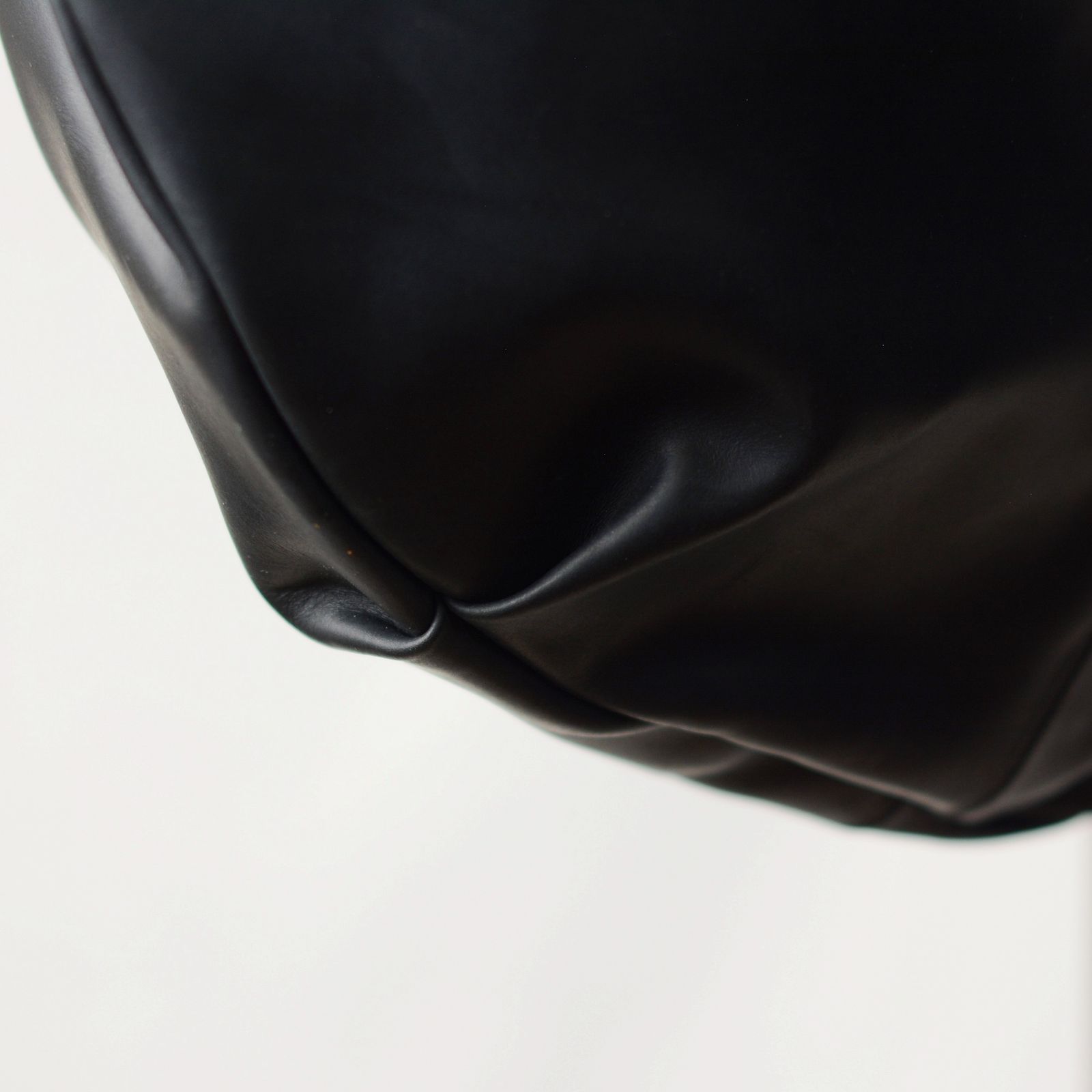 GUIDI オイルカーフ バナナバッグ （ブラック）