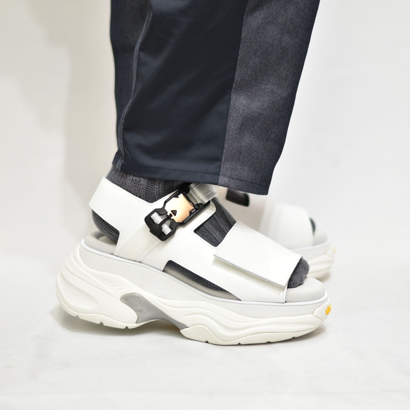 マグネットバックルシューサンダル / LB22SS-SHOES01 (WHITE)