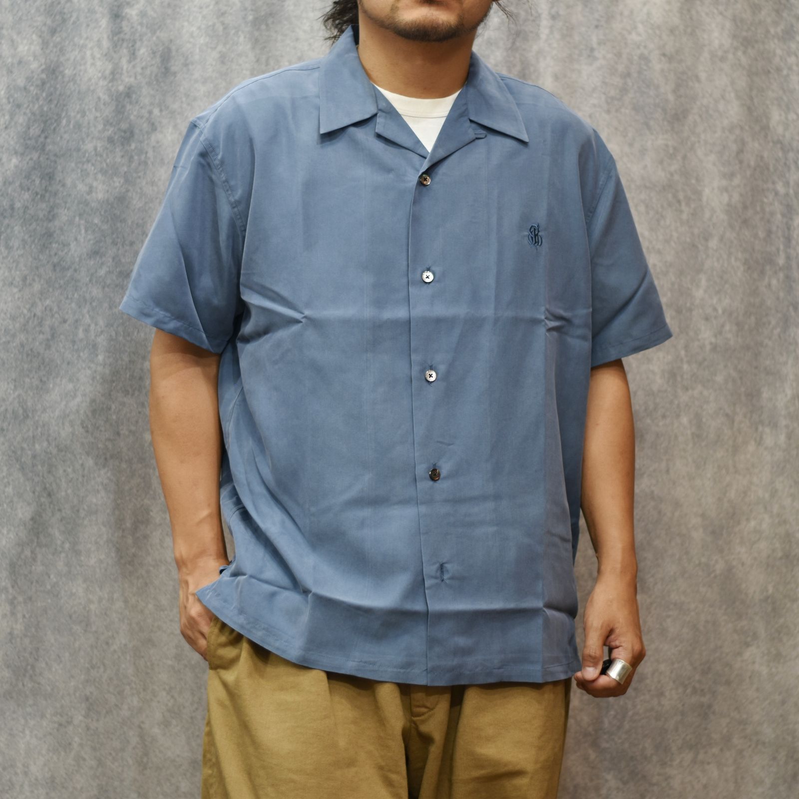 caleeシャツ CALEE - SILKY TOUCH CAL NT LOGO EMBROIDERY SH (BLUE