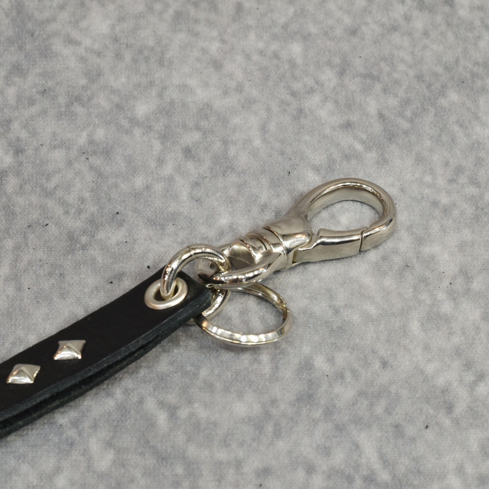 STUDS & KNITTING LEATHER SHORT KEY RING ＜TYPE B＞ (BLACK) / スタッズレザー 編み込みレザー ショートタイプ キーリング キーホルダー