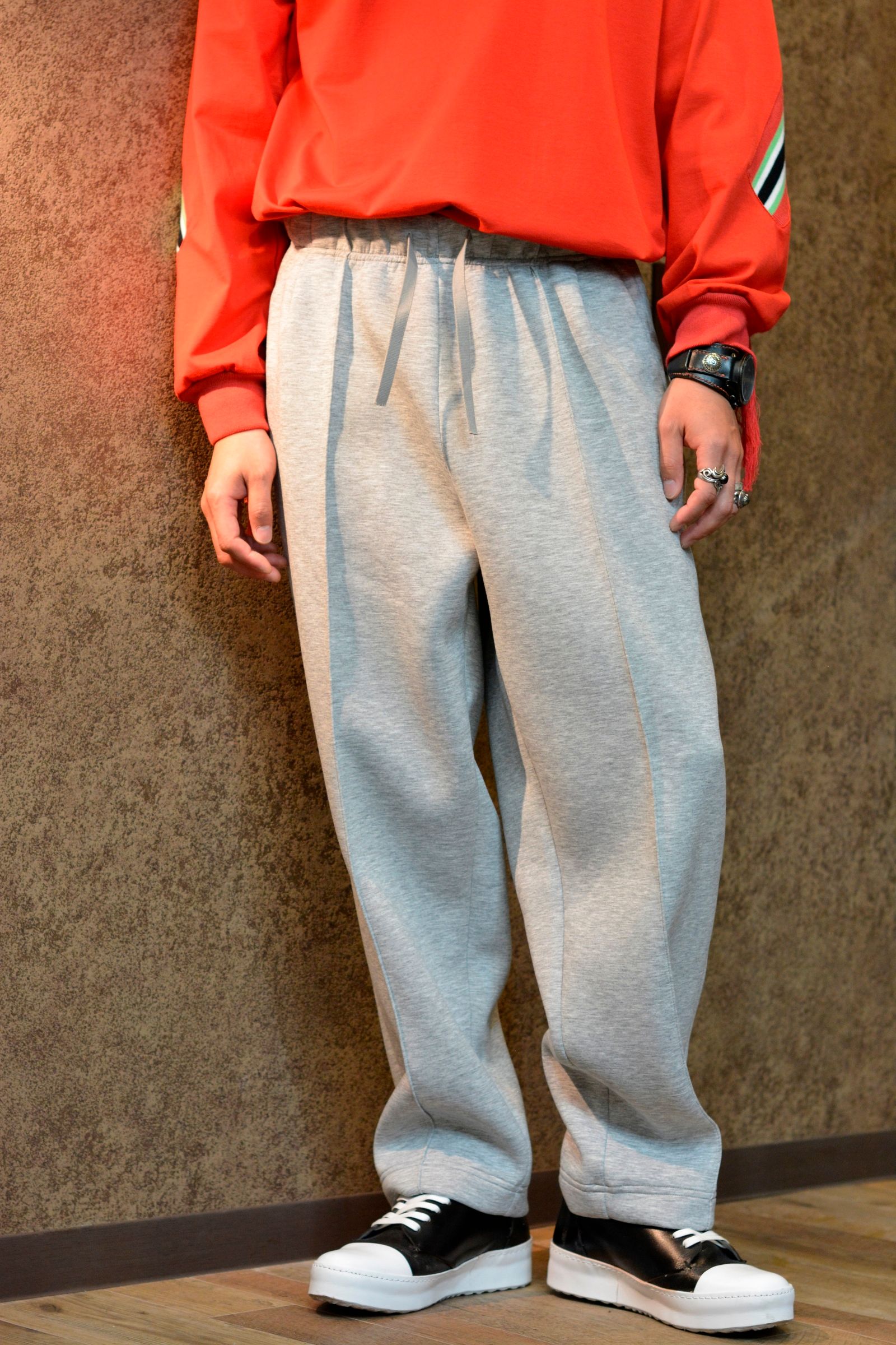 ”BONDING PLEATS PANTS