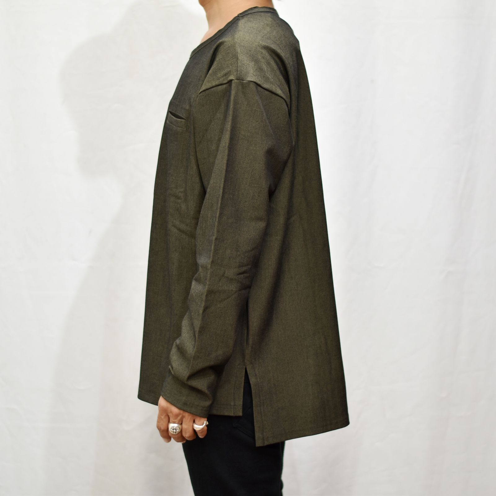 ポリエステルレーヨンアクリル ストレッチ ポケットカットソー （KHAKI）