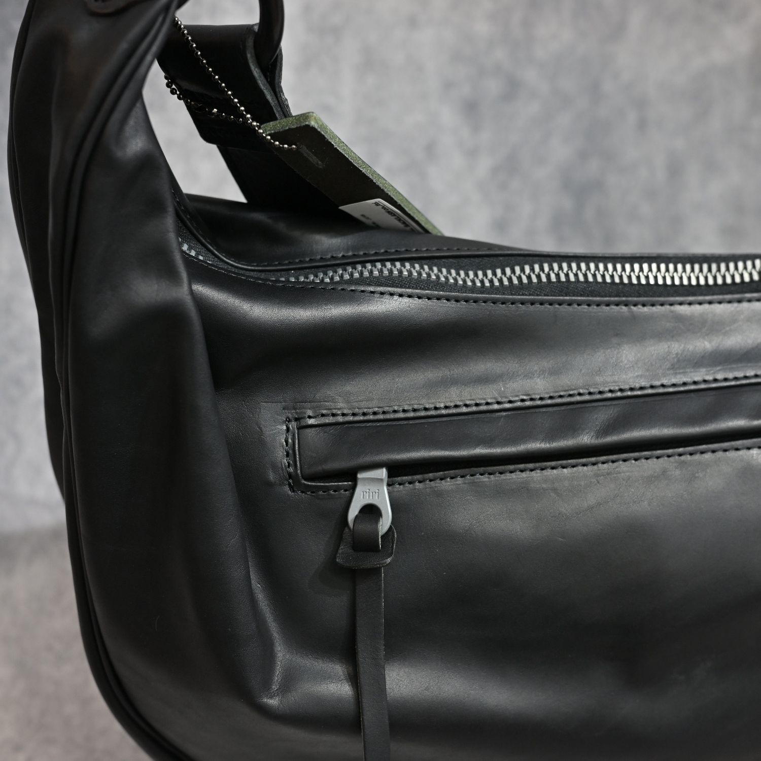GUIDI オイルカーフ バナナバッグ ラージ （BLACK / ブラック） / 143-11