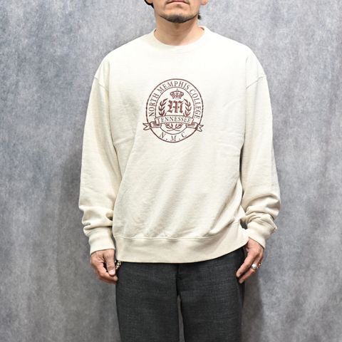 North Memphis College Emblem L/S Crewneck Pullover （OWH）｜プルオーバー スウェット （オフホワイト）｜2603-4002