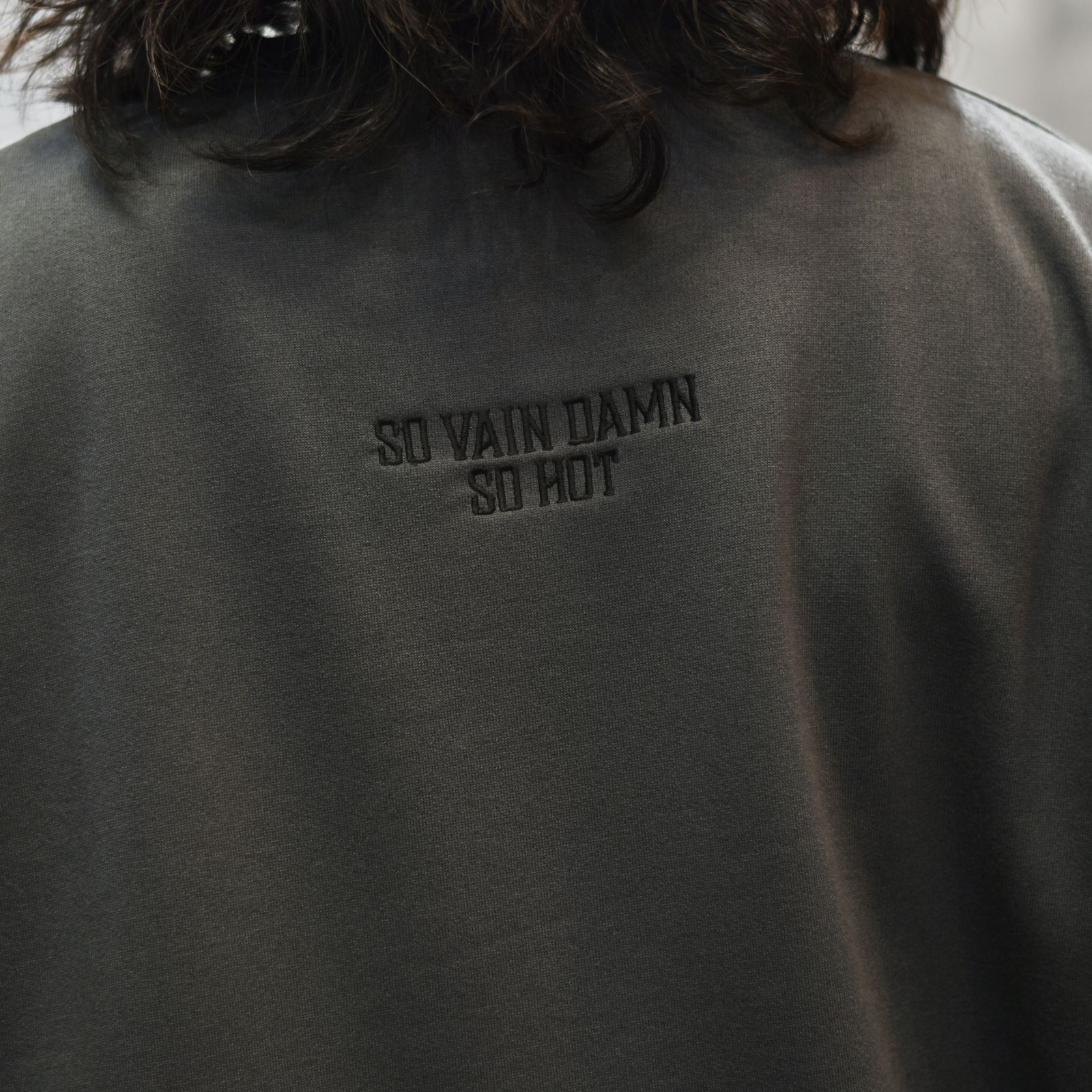 AEROKNOT® CALEE NATINAL LOGO DROP L/S TEE (CHARCOAL)｜機能素材 エアロノット ロングスリーブ Tシャツ｜CL-25AW004