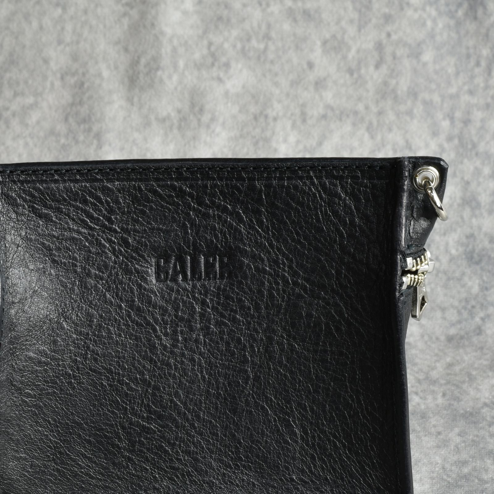 CALEE - STUDS LEATHER ZIP POUCH (BLACK) / スタッズ レザー