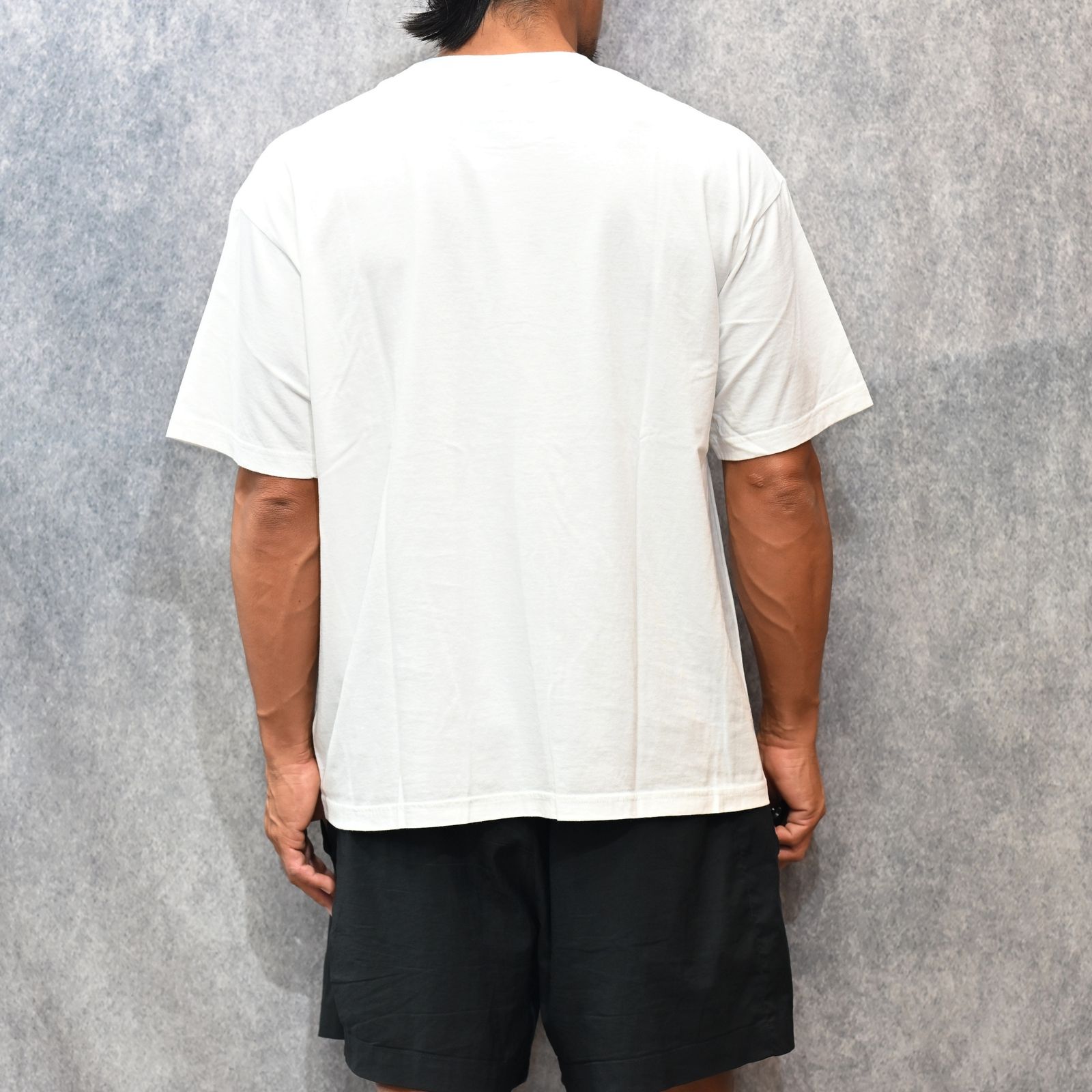 Stie-lo × Irina.L "Presley" T-SH （WHITE） / プリントTシャツ （ホワイト） 25MND-STL009