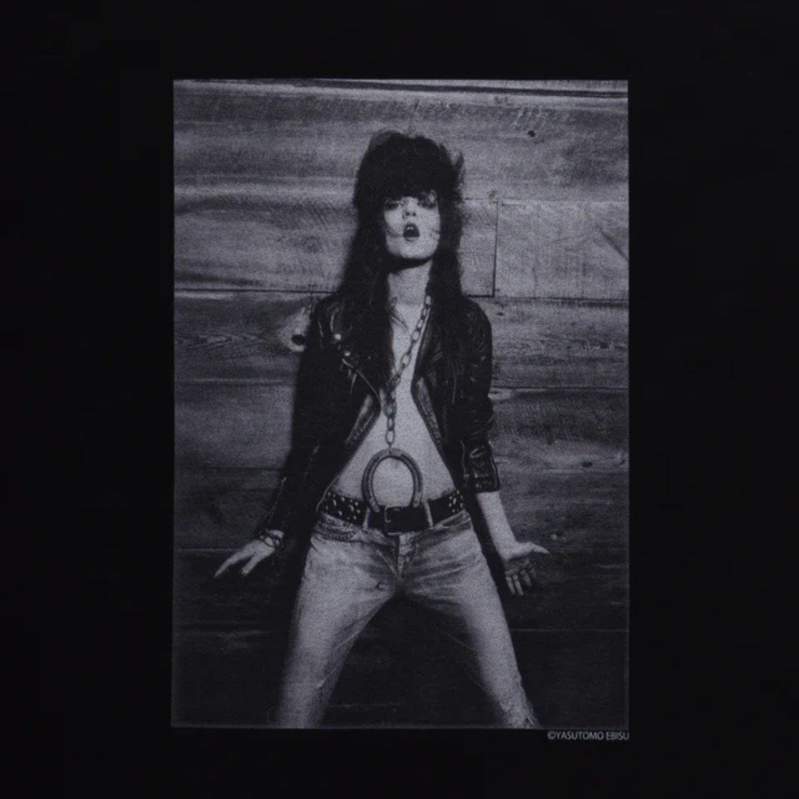 Stie-lo × Irina.L "The front" T-SH （BLACK） / プリントTシャツ （ブラック） 25MND-STL008