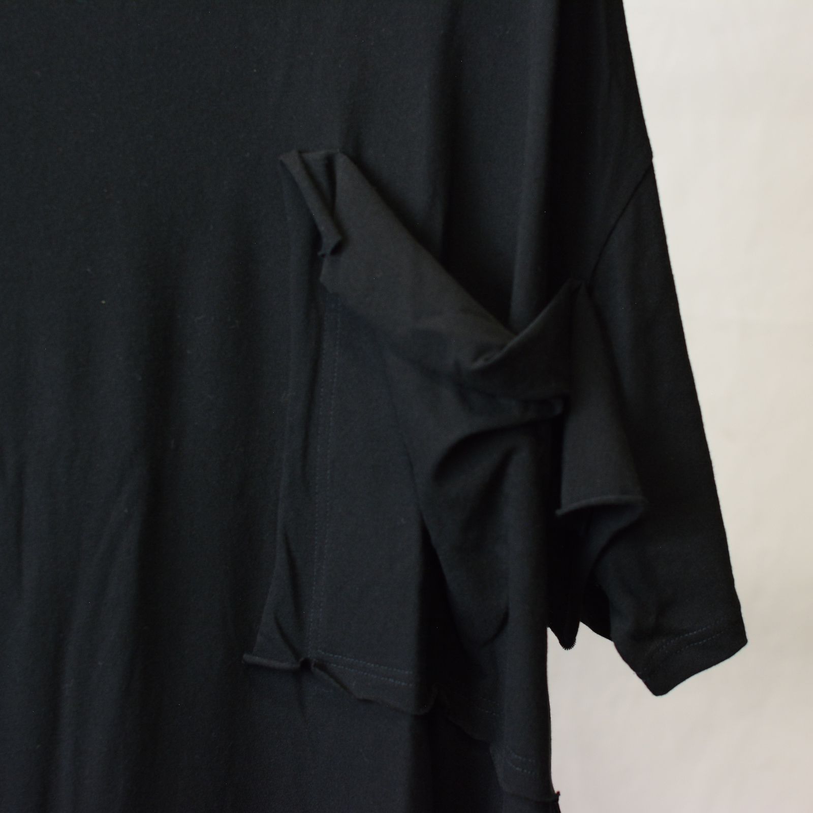 ULTIMA COTTON T-SHIRT WITH LARGE CHEST POCKET”
