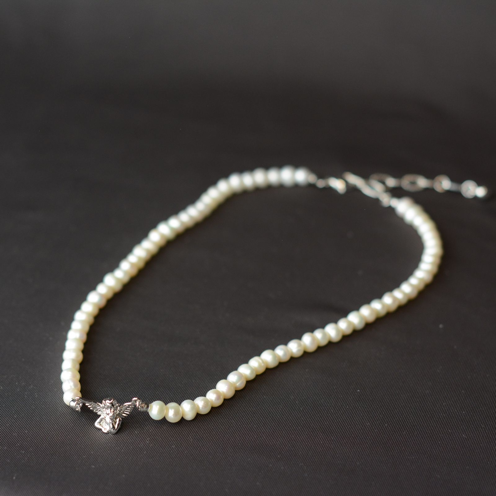 VINTAGE HOLLYWOOD - ANTIQUE ANGEL PEARL NECKLACE (SILVER) | chord