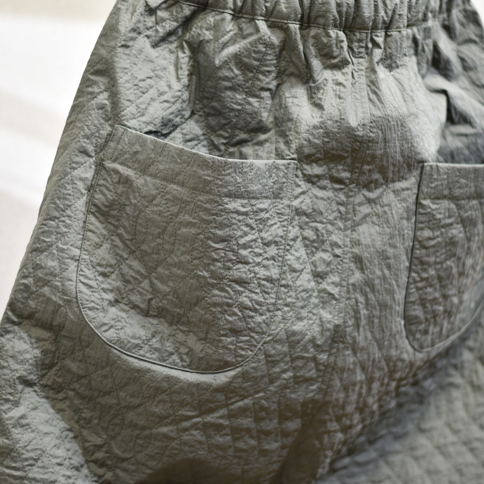 quilting passive pants (KHAKI GRAY) / キルティング パッシブ パンツ