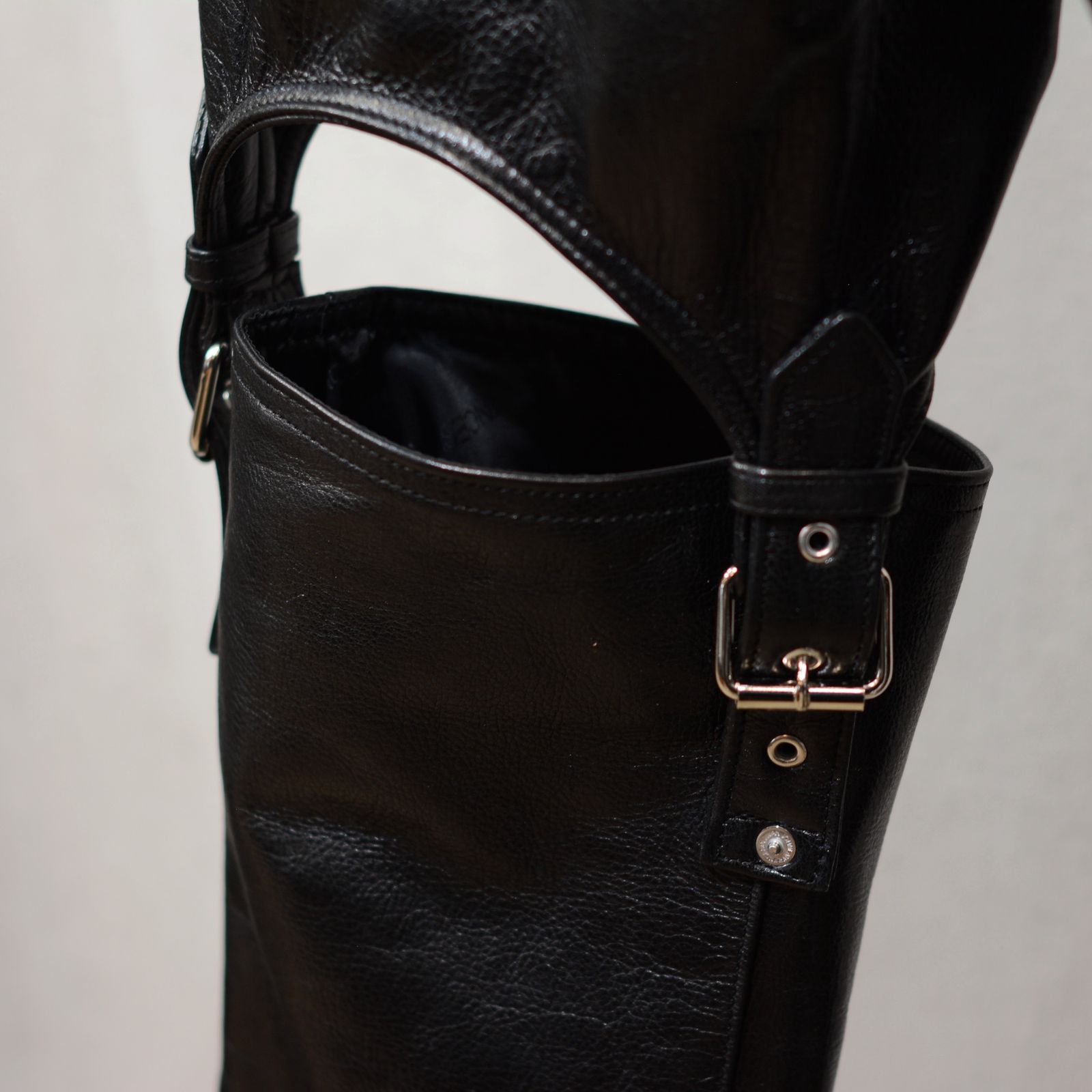 Leather detachable pants”