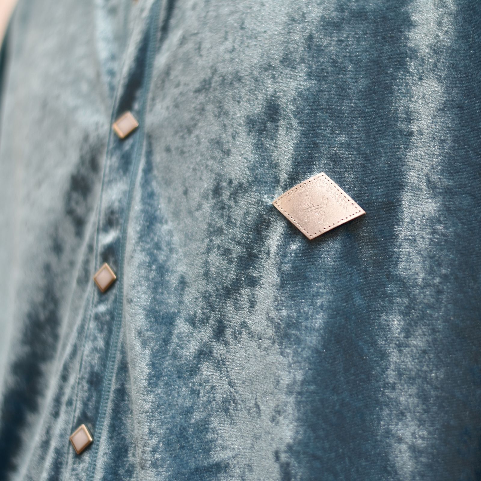 CRUSHED VELOURS LONG SLEEVE SHIRT (BLU)