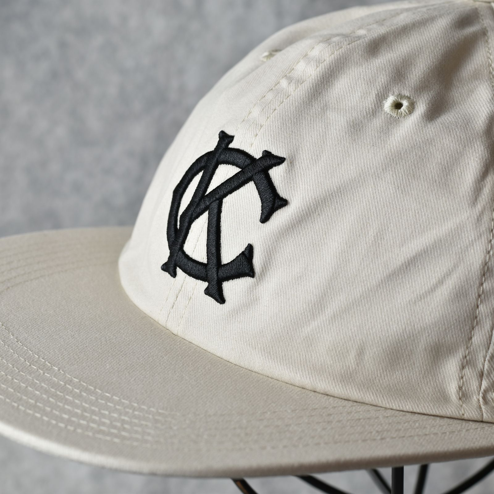 × KEBOZ CAP (IVORY) / × ケボズ ベースボールキャップ