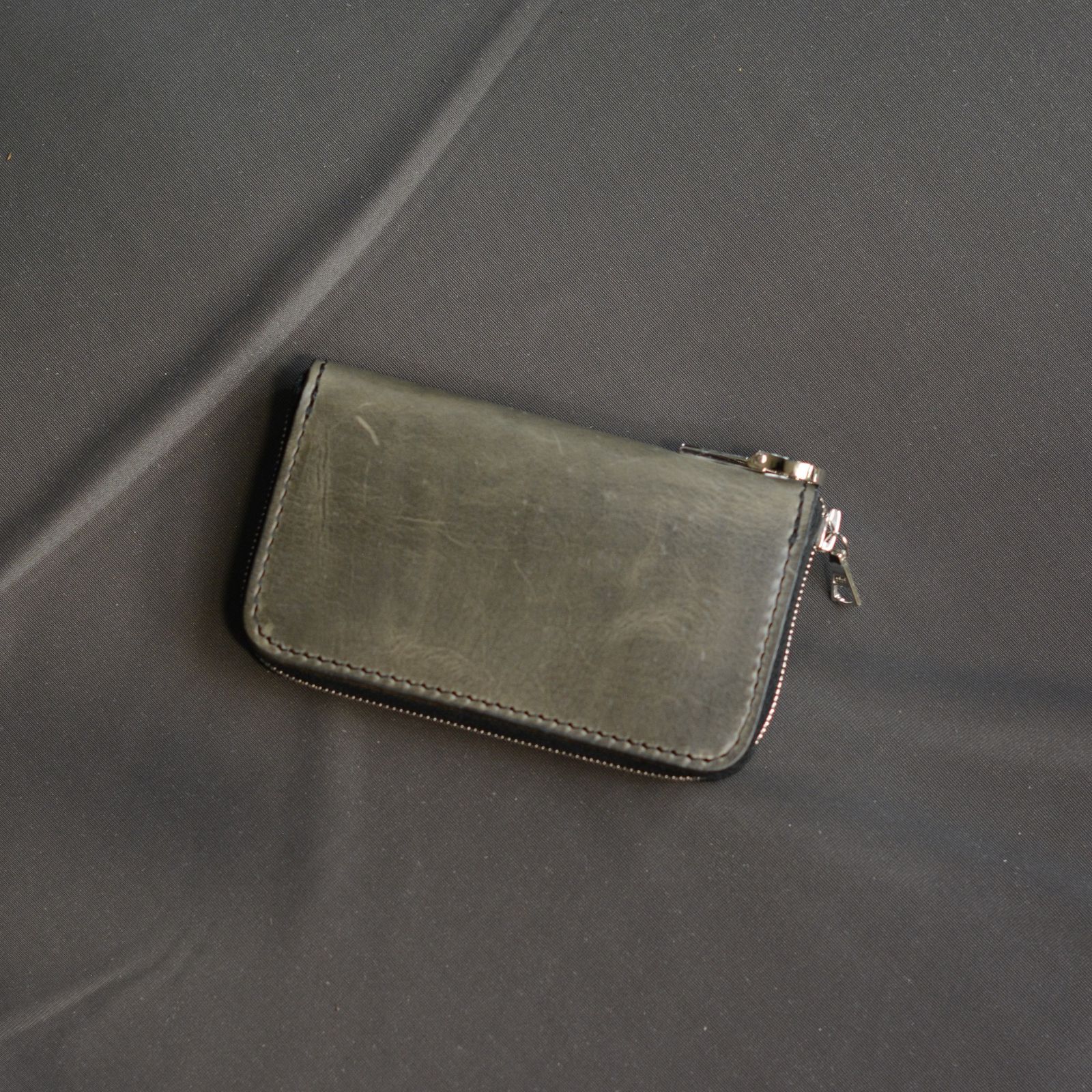 GUIDI オイルカーフ 鏡面仕上げ ミニラウンド財布 (GRAY)