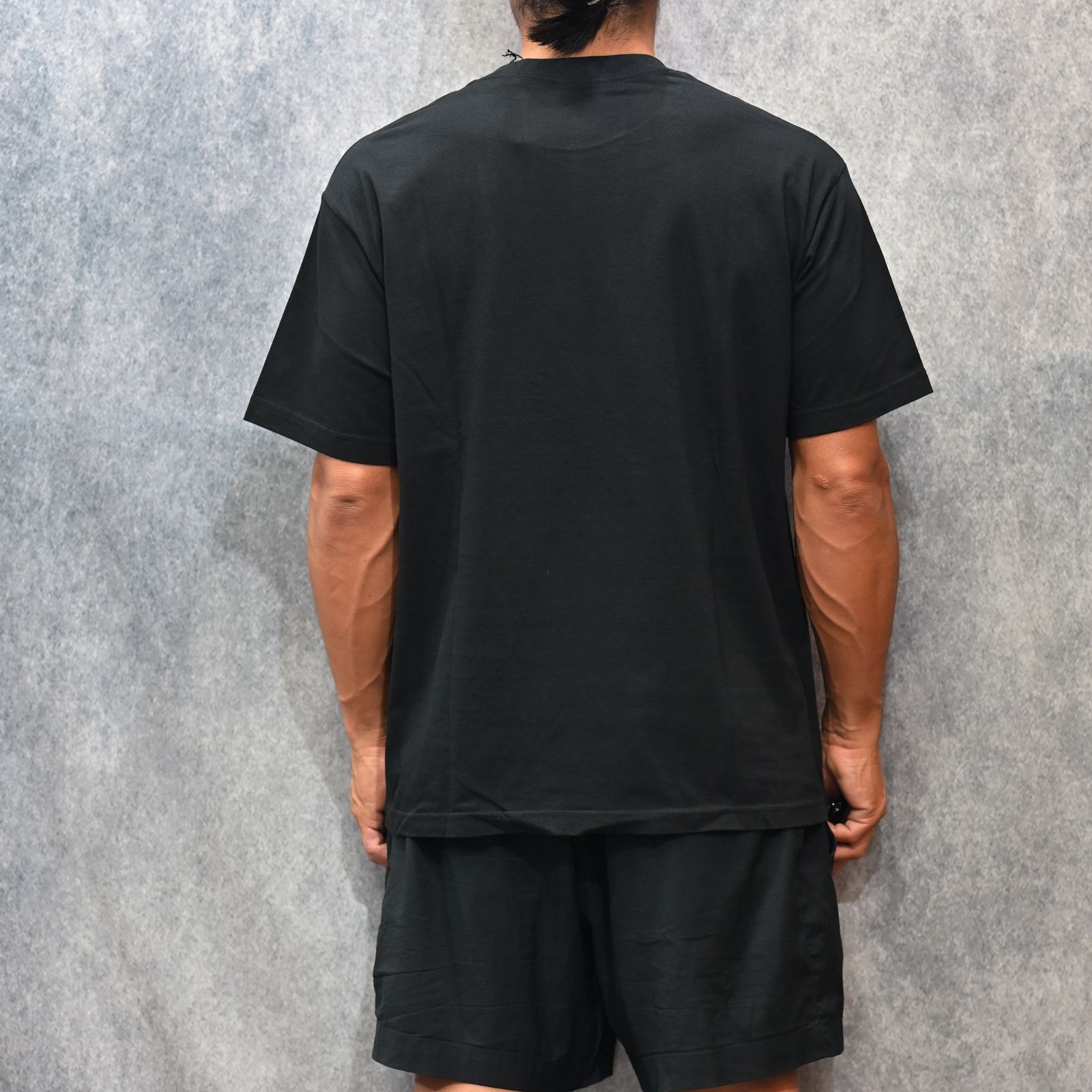 Stie-lo × Irina.L "Presley" T-SH （BLACK） / プリントTシャツ （ブラック） 25MND-STL009