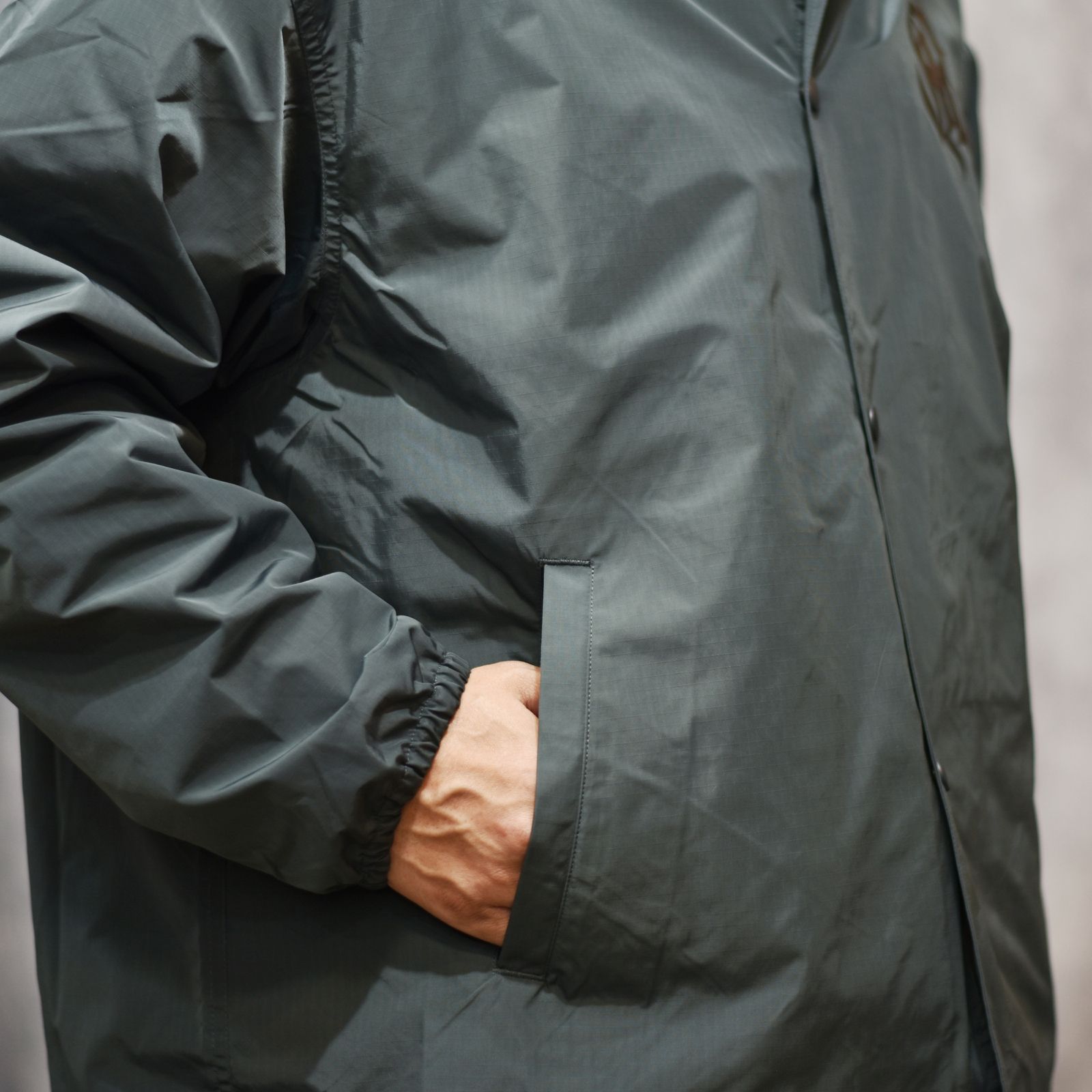 POCKETABLE COACH JACKET ＜EXCLUSIVE＞ (CHARCOAL)｜CL-26SS004EX
