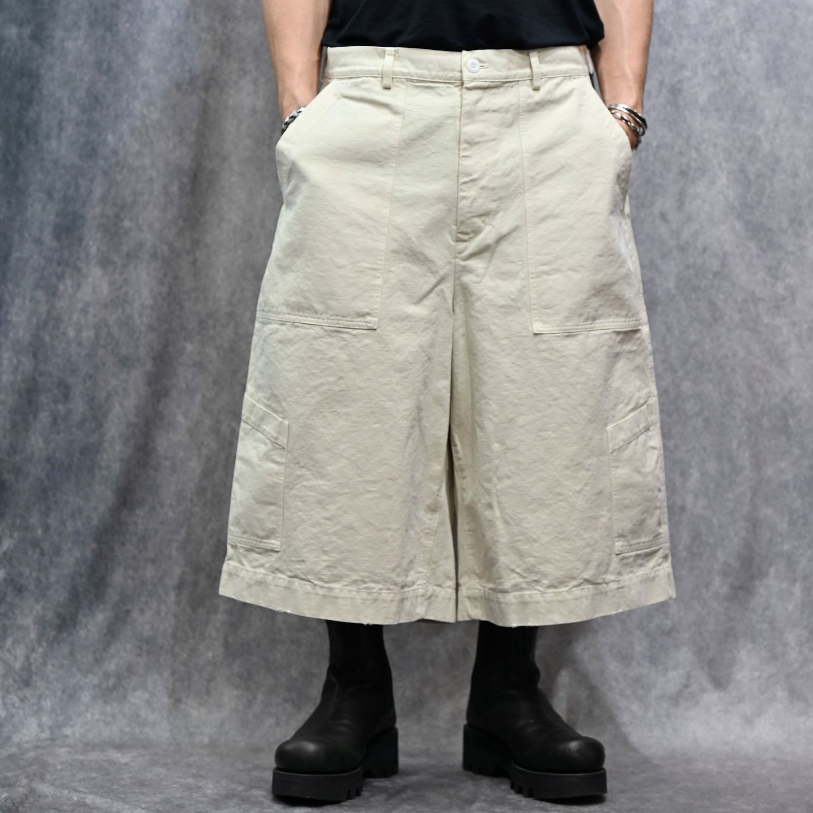 WIDE SHORT CHINO PANTS (OFF WHITE / オフホワイト) ショート チノパンツ｜2601019