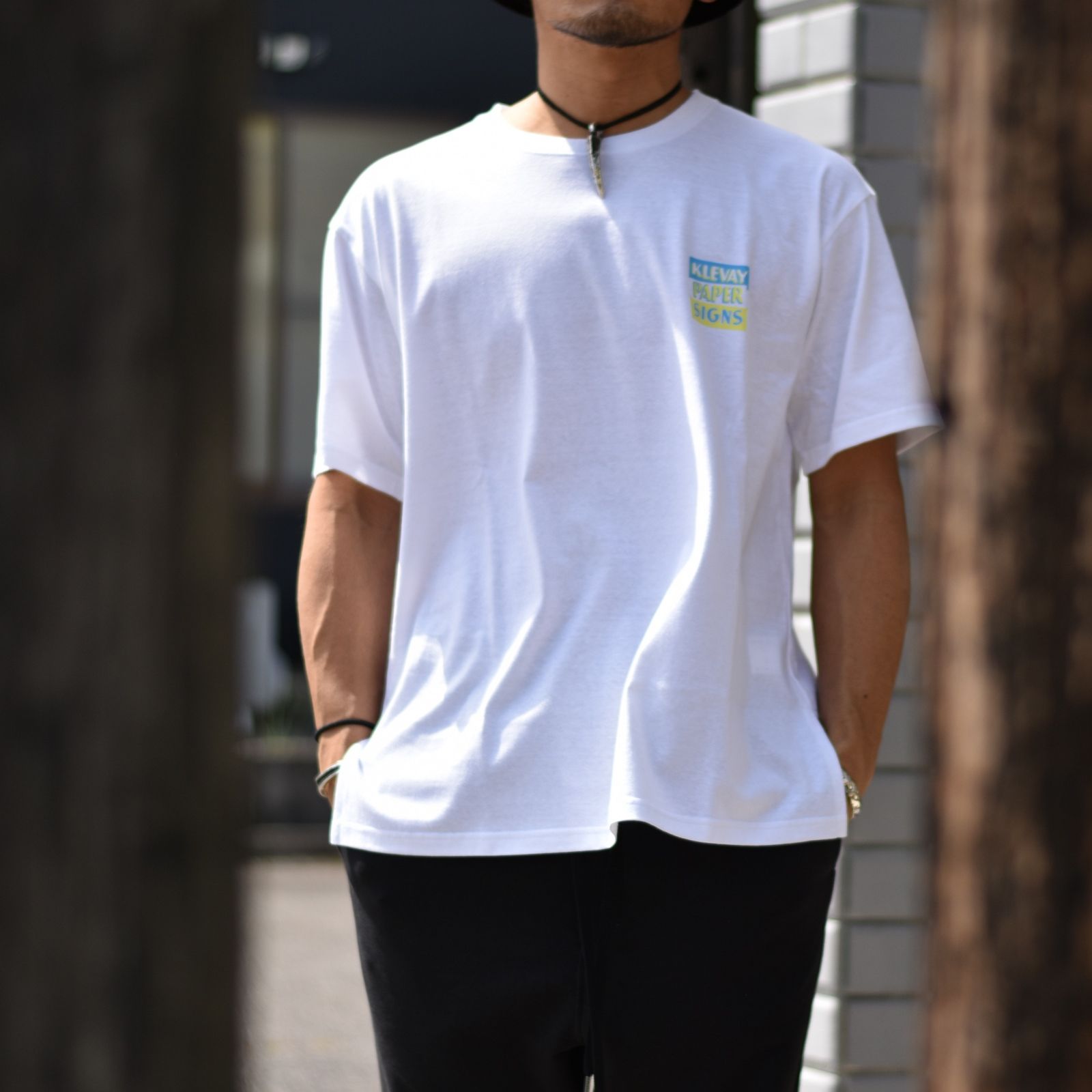 × Klevay Paper Signs アートTシャツ