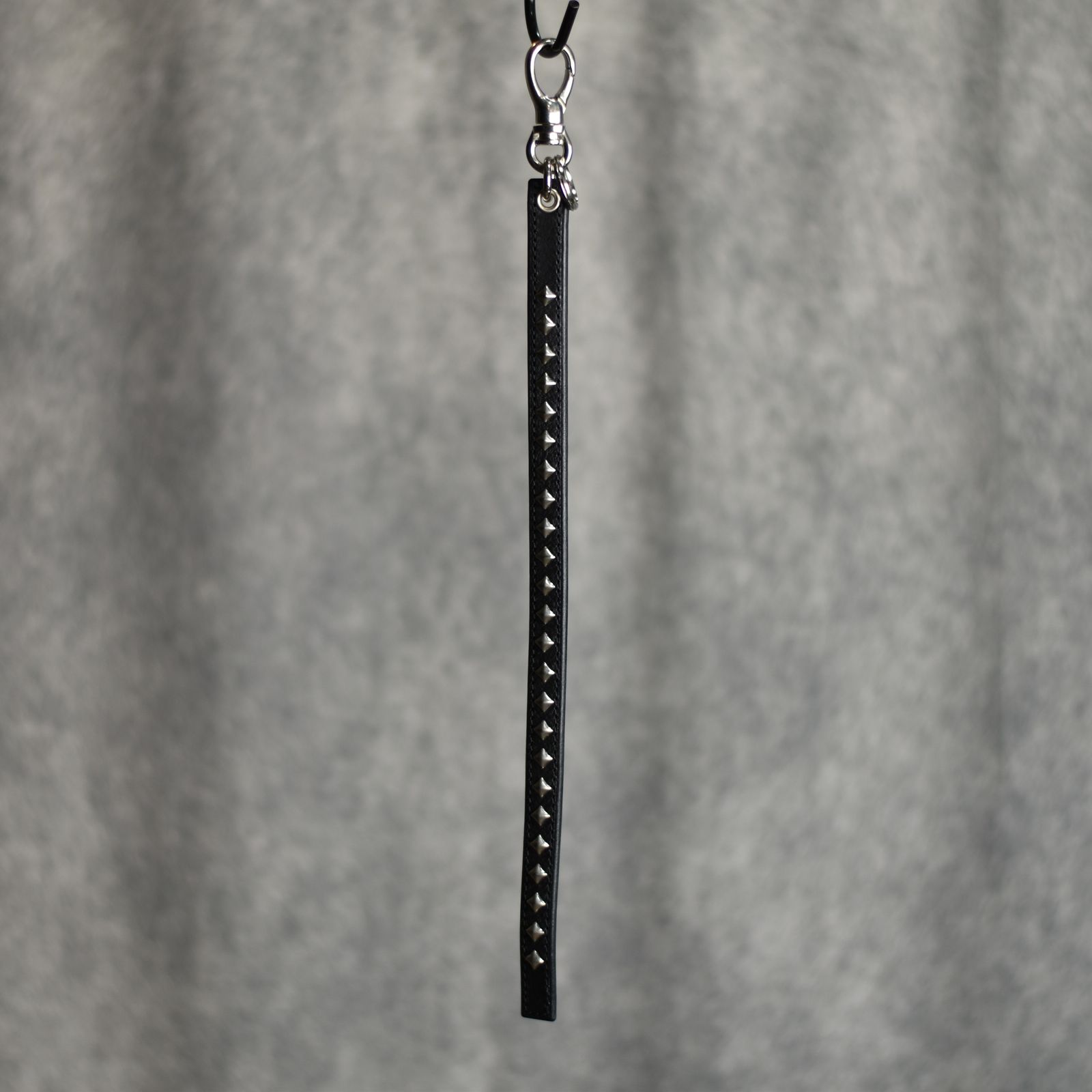 CALEE - STUDS LEATHER LONG KEY RING (BLACK) / スタッズ レザー ロング キーリング | chord  online store