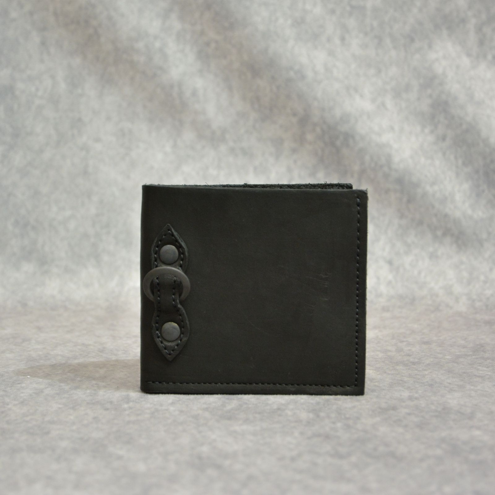 ジャパンショルダー 製品染め二つ折り ウォレット （BLACK / ブラック） 318-39