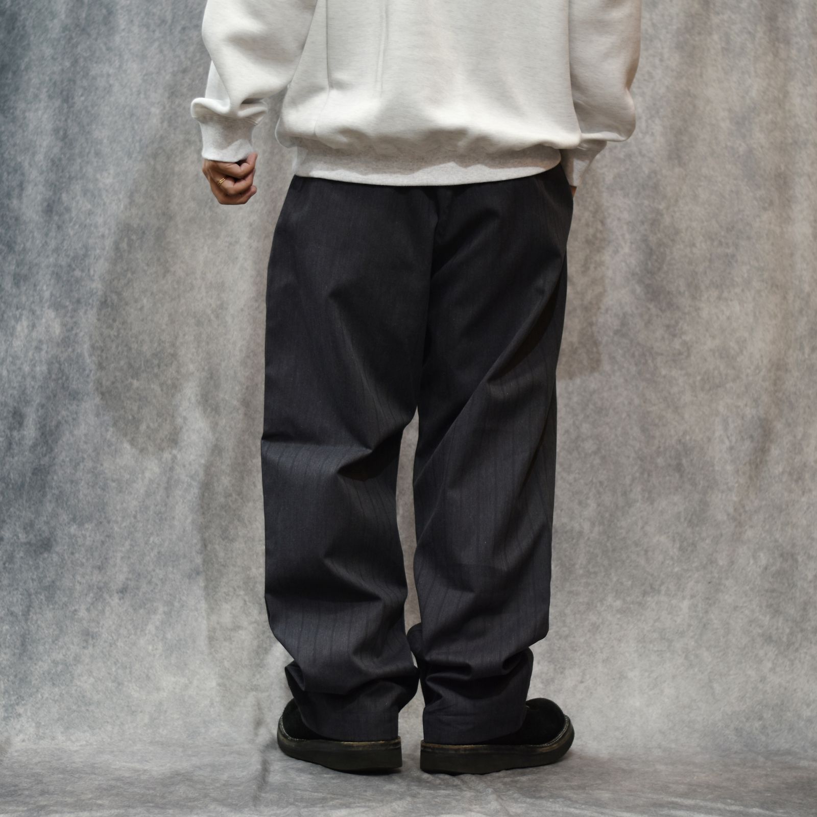 PINSTRIPE TUCK WIDE SLACKS (CHARCOAL)｜ピンストライプタックワイドスラックス｜CL-25AW022