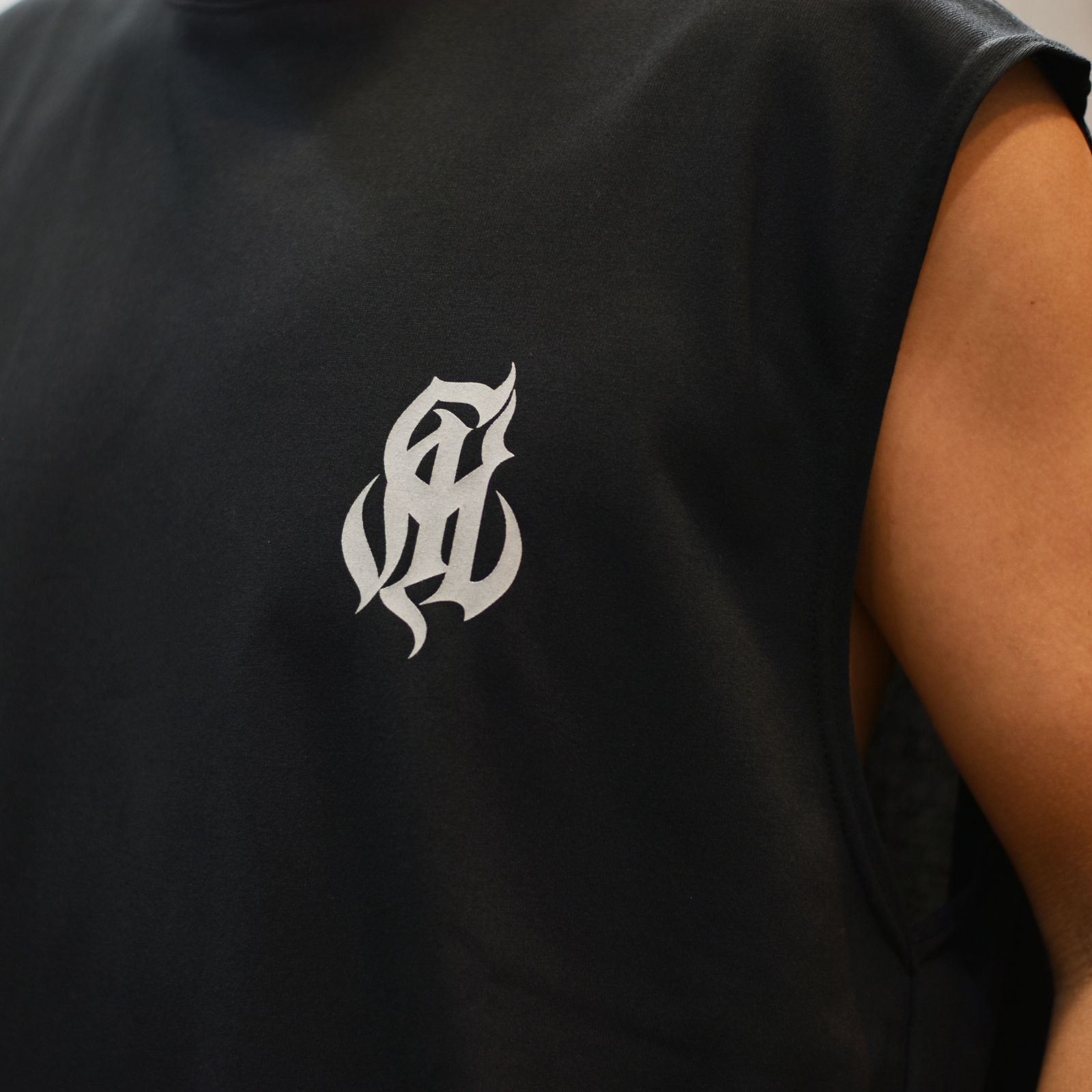 MULTI FUNCTION LOGO N/S TEE (BLACK) / 機能素材 ノースリーブカットソー