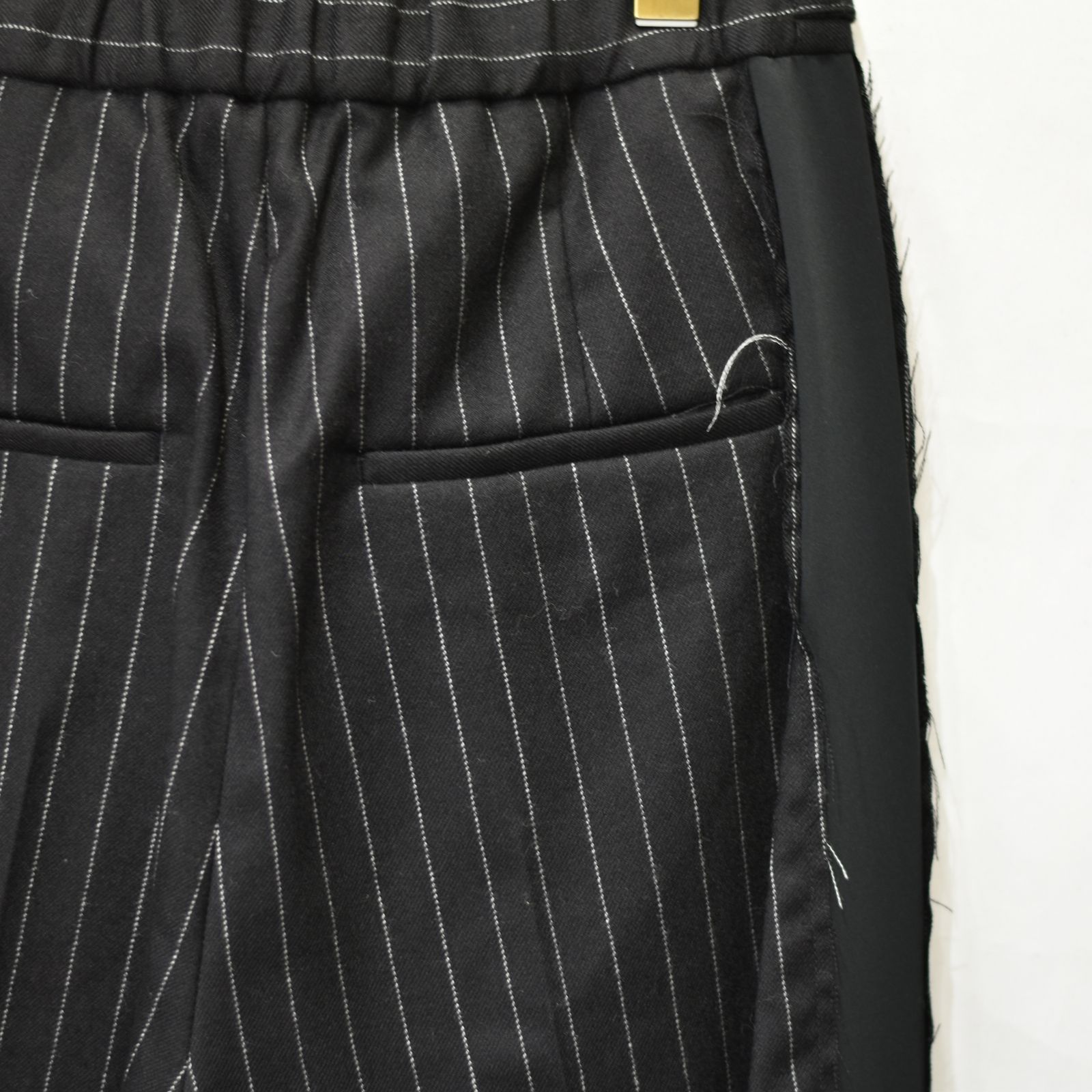 ラップドトラウザー / LB23AW-PT04-GST (BLACK STRIPE)