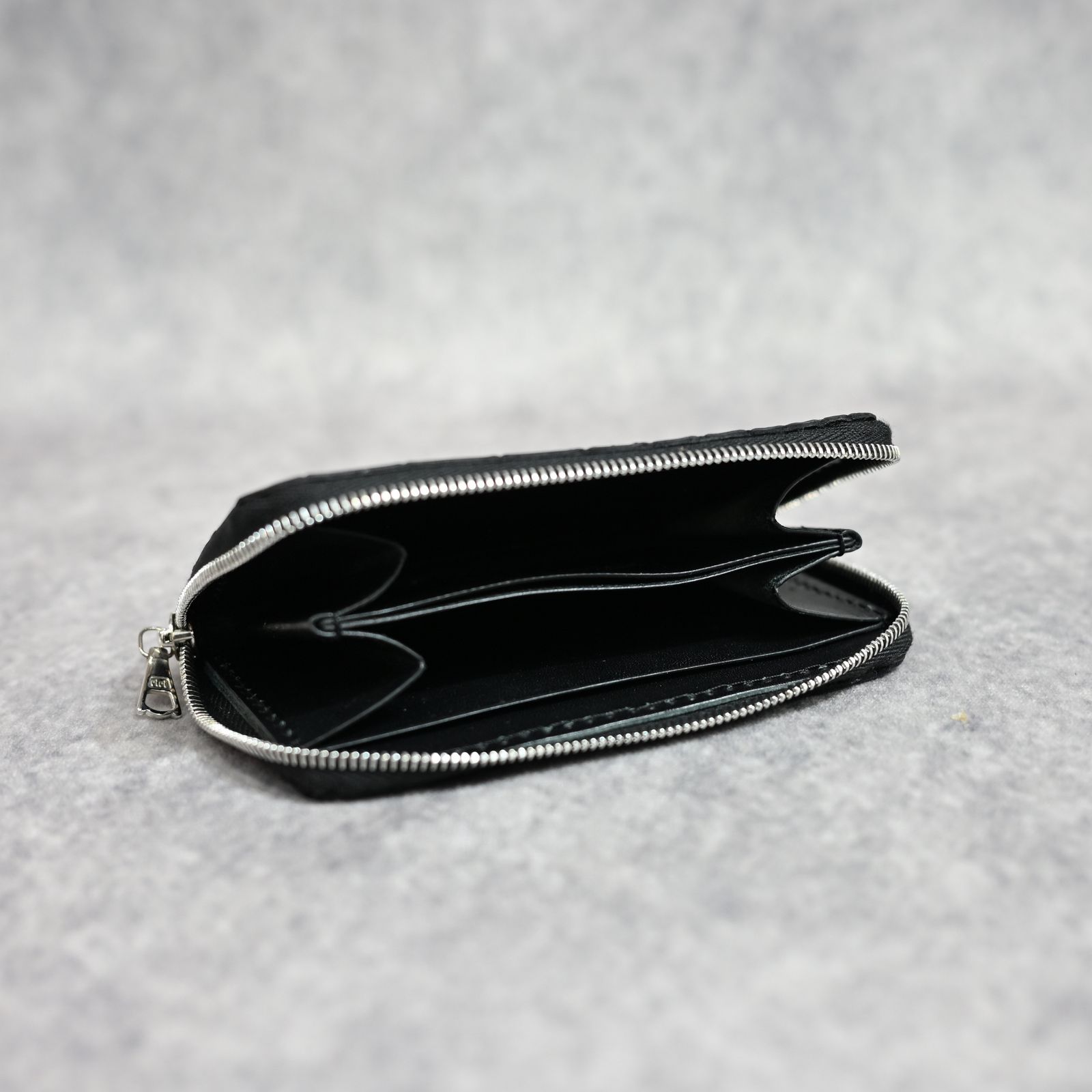 クロコ 墨染め+イタリアンバケッタ ミニラウンド財布 （SUMI / 墨グレー） 383-05