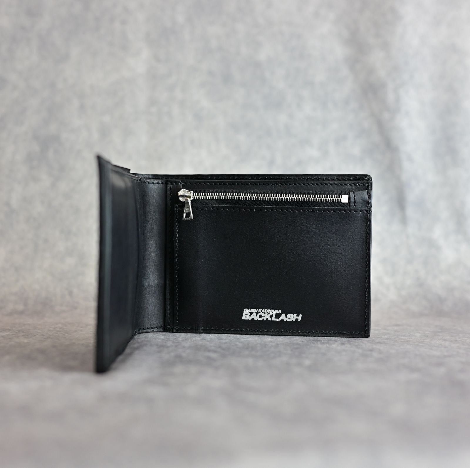 クロコ 墨染め+イタリアンバケッタ 二つ折り財布 （SUMI / 墨グレー） 383-01