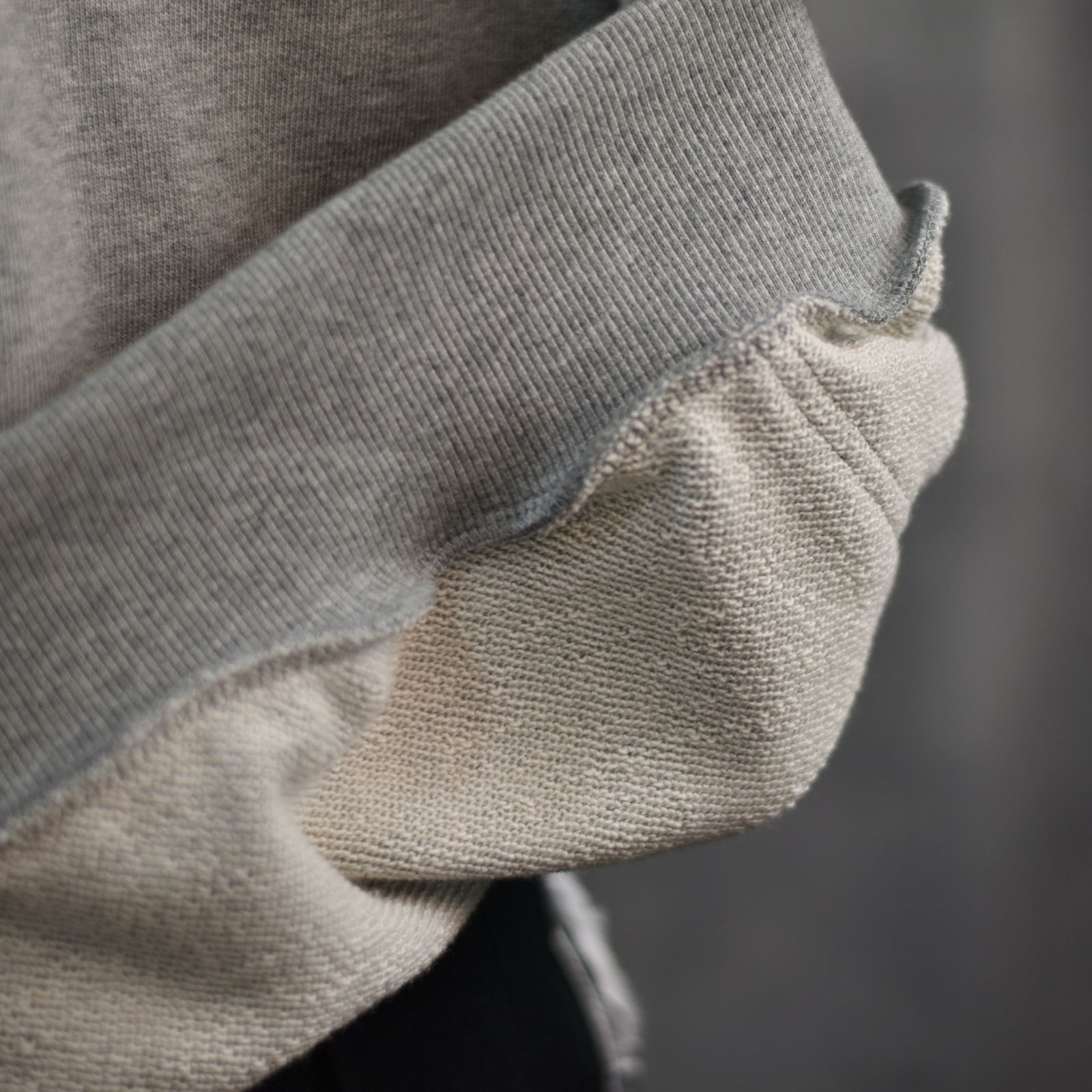 CORD EMBROIDERED COTTON HOODED SWEATER' TEAM (GRAY) / コード刺繍 ナンバリング スウェットパーカー