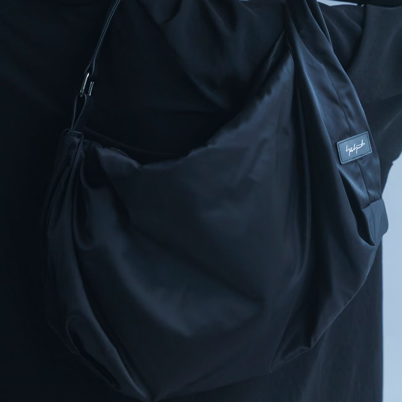 CRESCENT BAG (BLACK) / ナイロン バッグ （ブラック） DK-I34-830-2-02