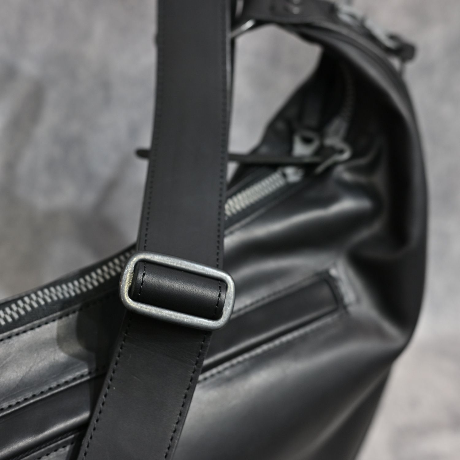 GUIDI オイルカーフ バナナバッグ ラージ （BLACK / ブラック） / 143-11