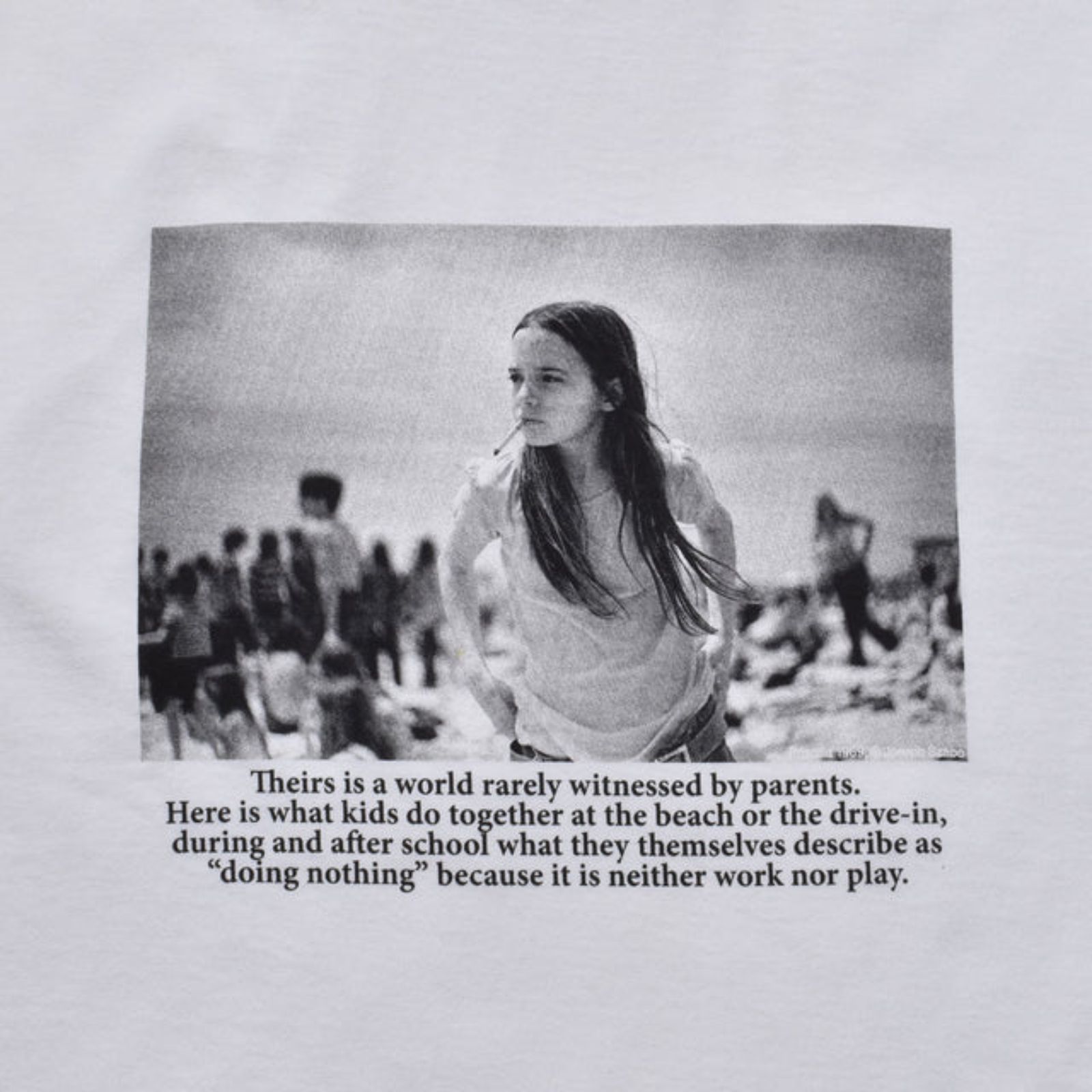 "Priscilla 1969" Crewneck Short Sleeve T-shirts （WHT） プリント Tシャツ （ホワイト）｜26MND-STL001