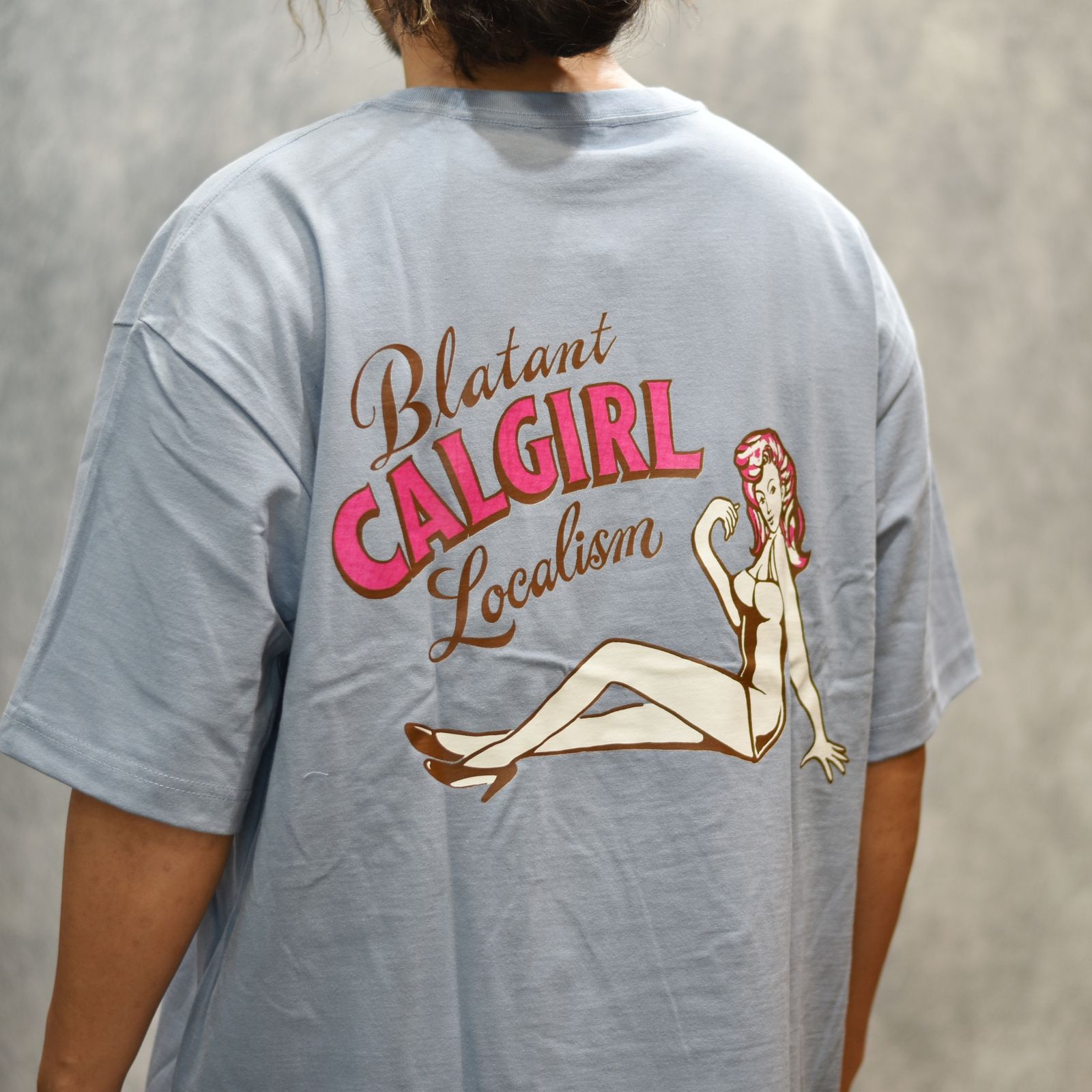 VINTAGE TYPE SYNDICATE RETRO GIRL TEE ＜NATURALLY PAINT DESIGN＞ (Lt.BLUE)｜ワイドシルエット プリントTシャツ｜CL-25SS007NT
