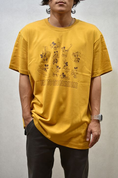 ×DISNEY MULTI PLAYER T-SHIRT (MUSTARD)