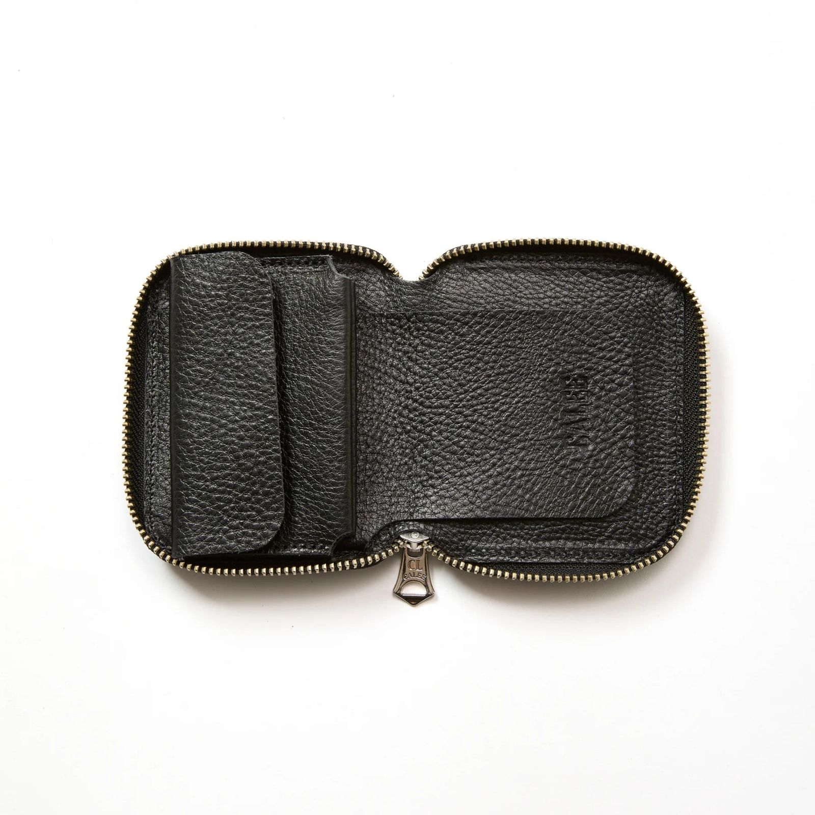 PLANE LEATHER ZIP MULTI WALLET ＜STUDS CHARM＞ (BLACK)｜プレーン レザー ラウンドジップ マルチウォレット 二つ折り財布 ＜スタッズチャーム＞｜CL-25AW019LE