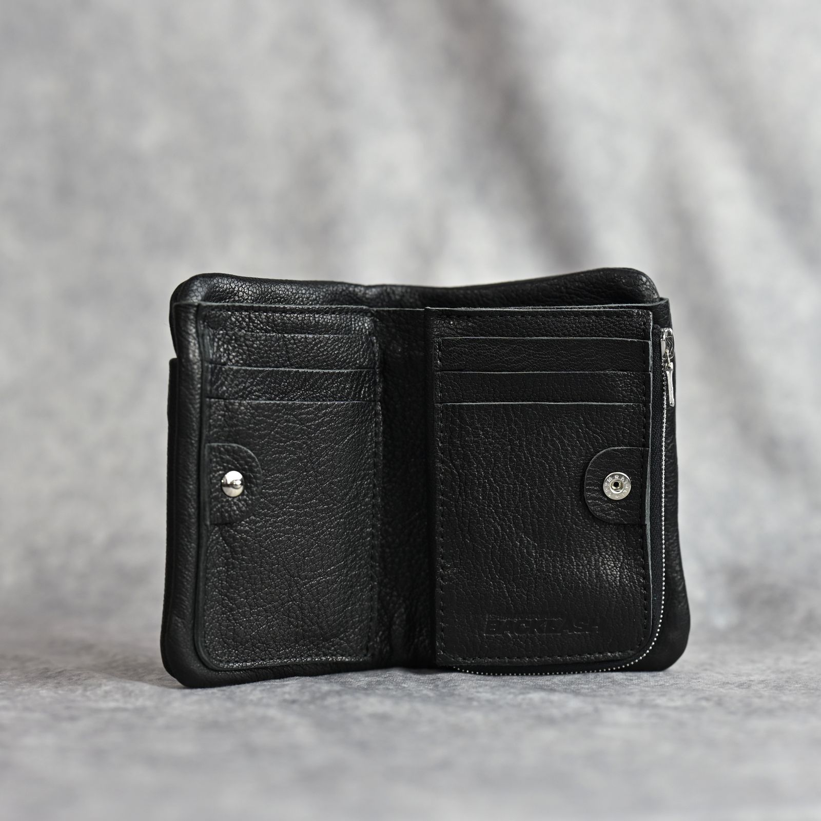 ISAMU KATAYAMA BACKLASH - GUIDI ゴートタンニン 二つ折り財布