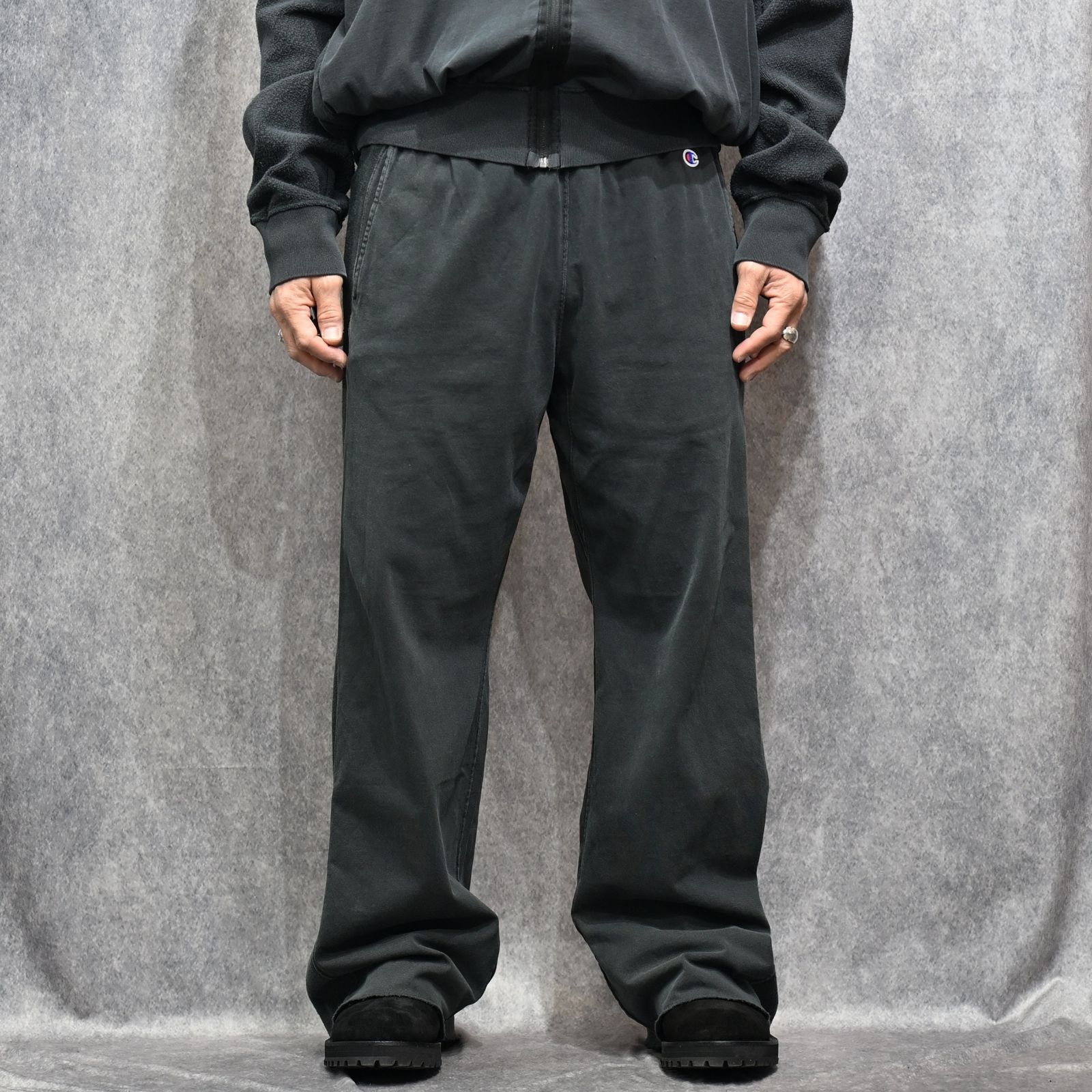 N.HOOLYWOOD × Champion｜SWEATPANTS （CHARCOAL / チャコール）｜スウェットパンツ｜C8-D219