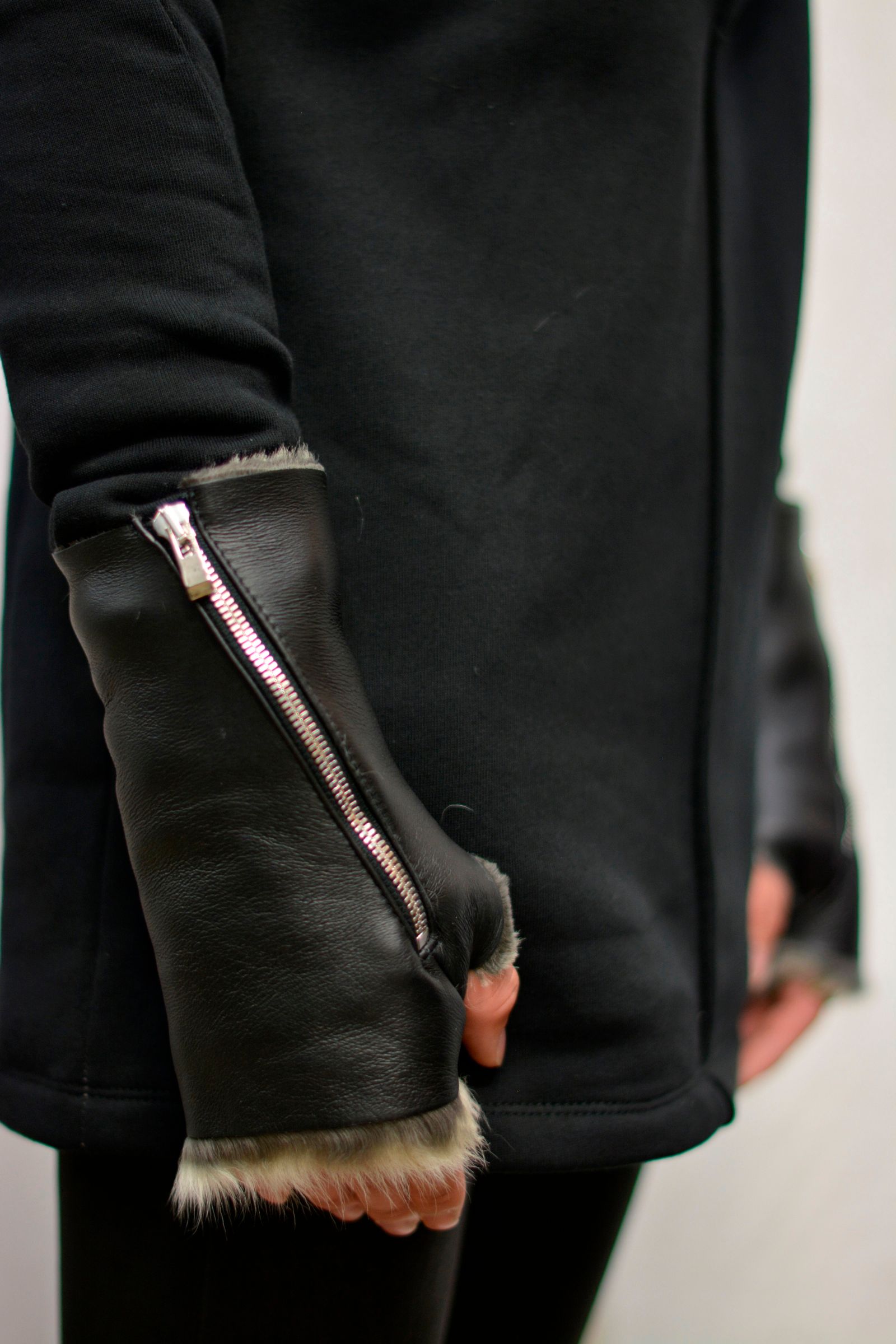 "SHEEP SHEARLING GLOVE SPAIRAL ZIP