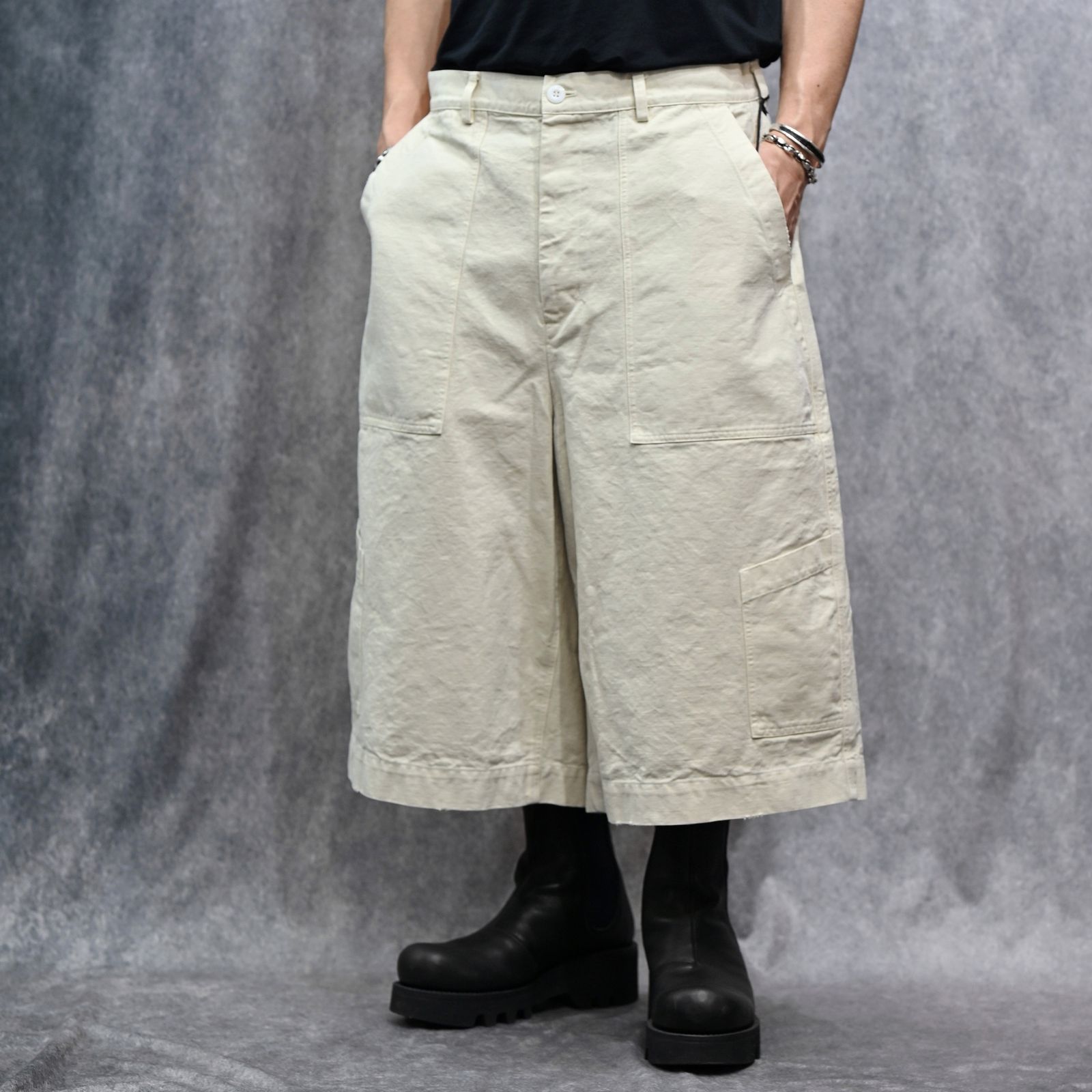 WIDE SHORT CHINO PANTS (OFF WHITE / オフホワイト) ショート チノパンツ｜2601019