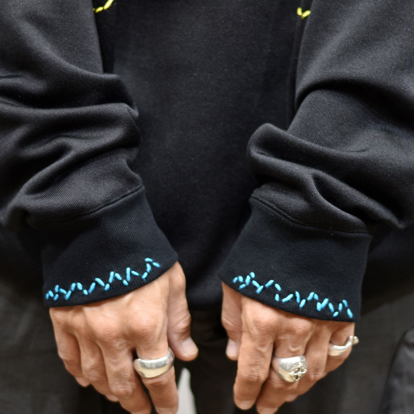 BORN EMB HOODIE ”